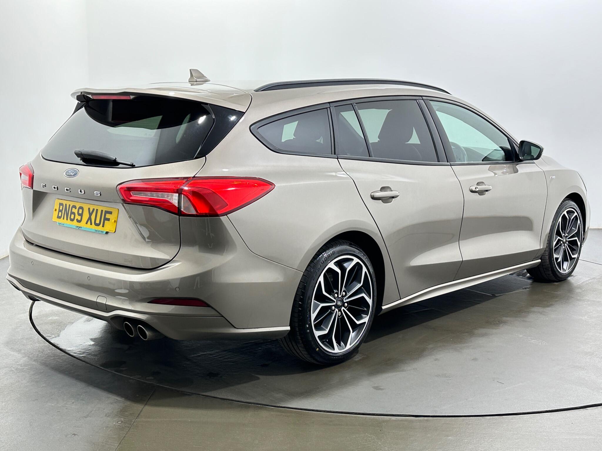 Ford Focus view 8