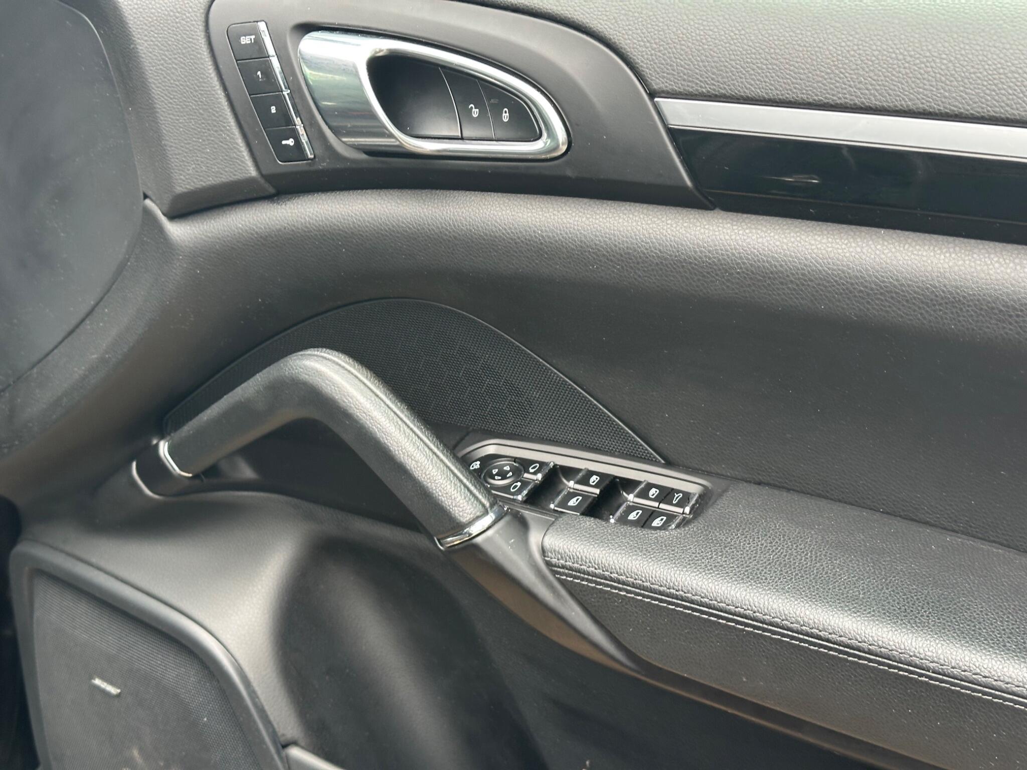 Porsche Cayenne view 21