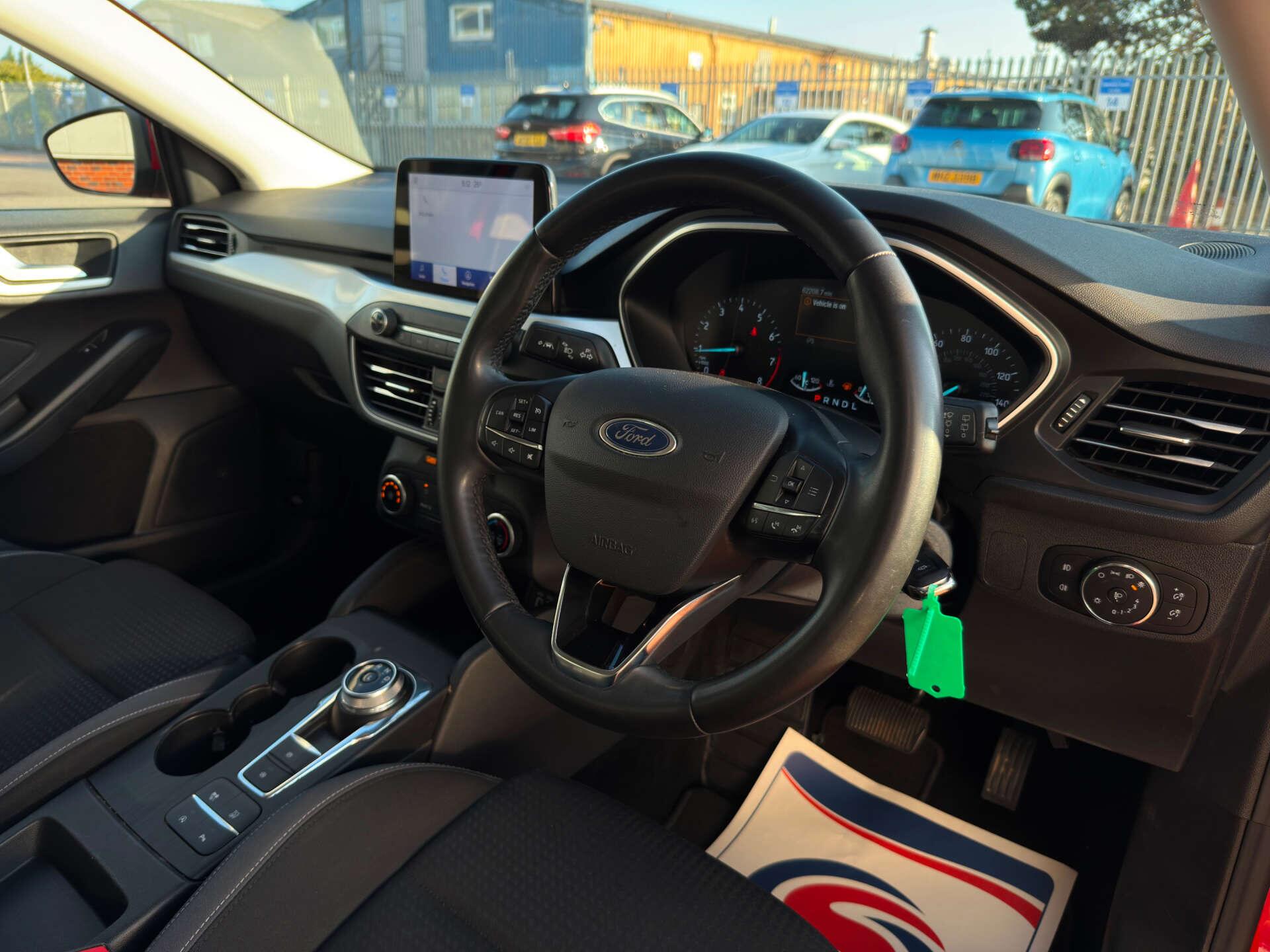 Ford Focus view 13