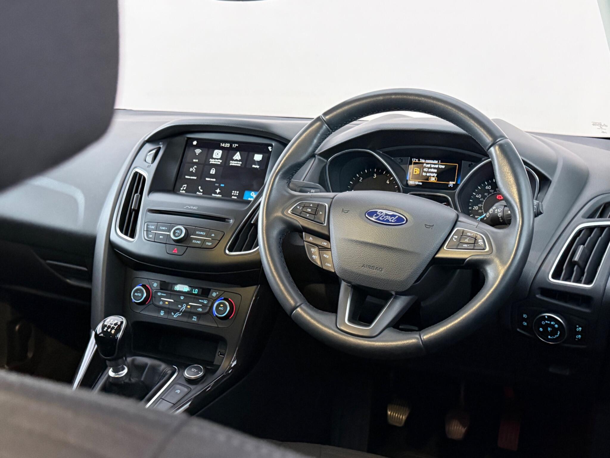 Ford Focus view 13