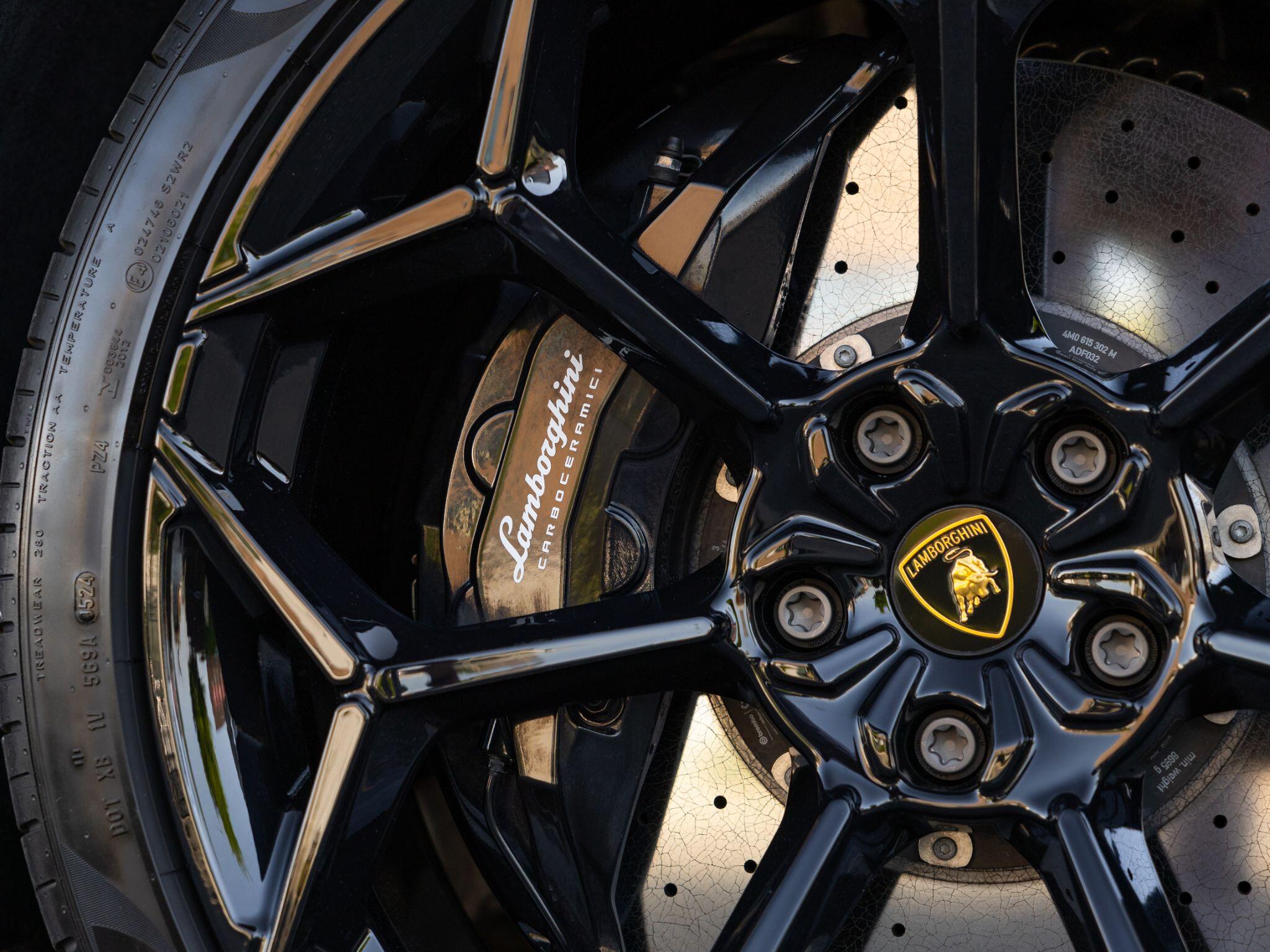 Lamborghini Urus view 10