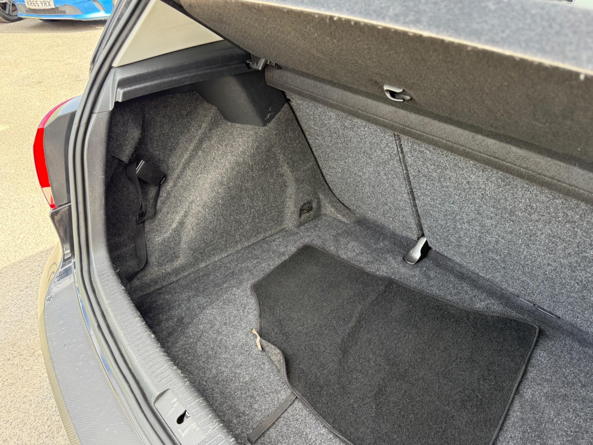 Volkswagen Golf - Image 29