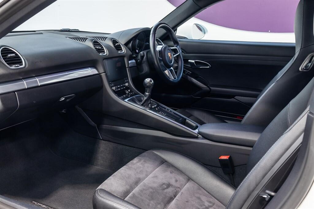 Porsche Cayman view 9