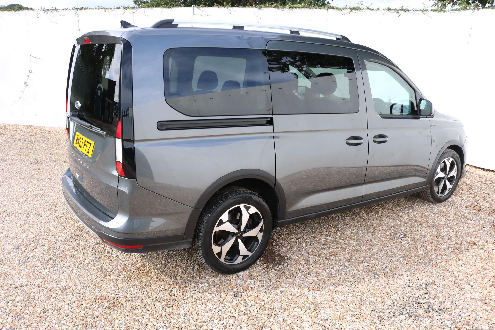Ford Grand Tourneo Connect view 20