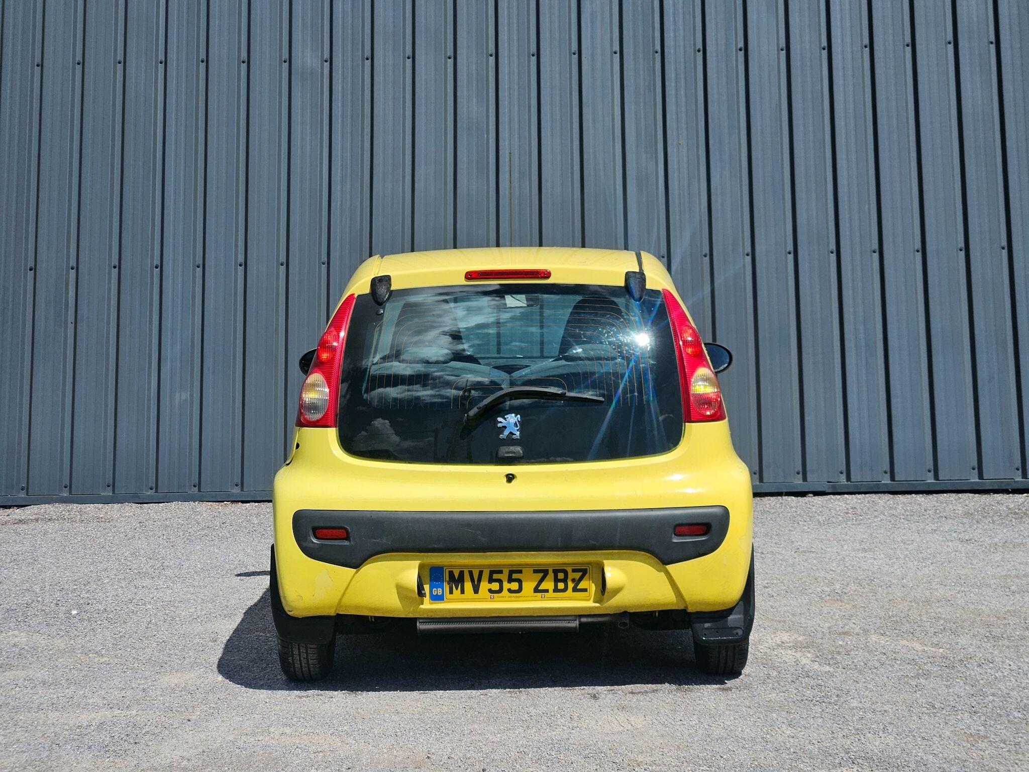 2005 Peugeot 107 image 8