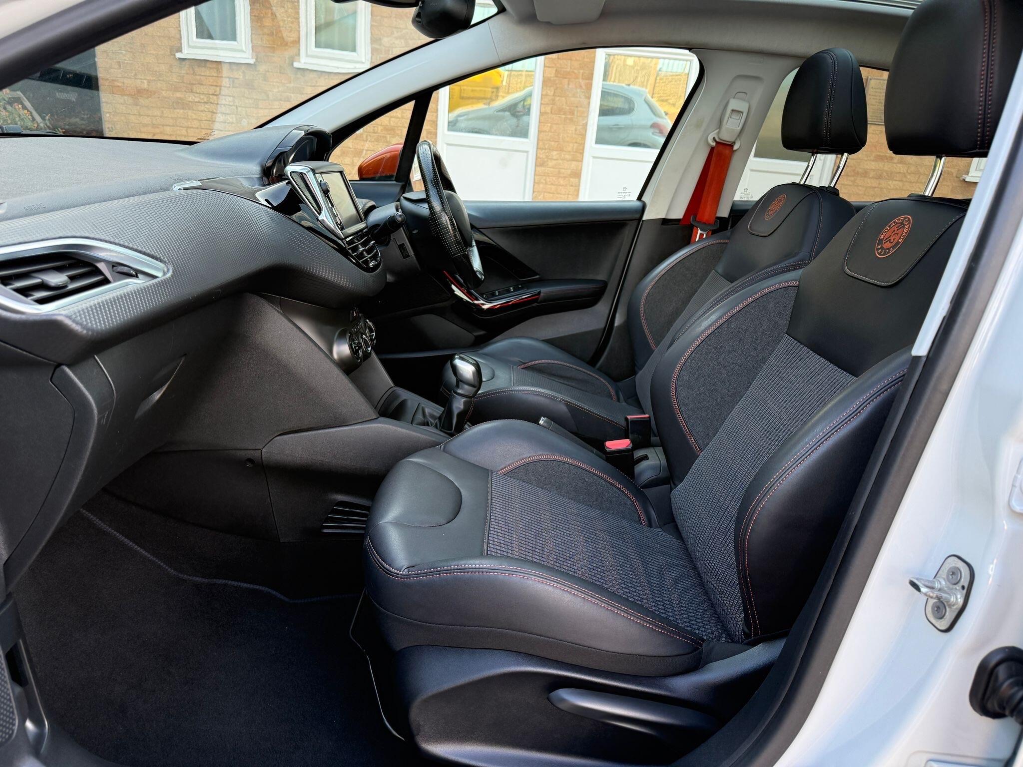 Peugeot 208 view 23