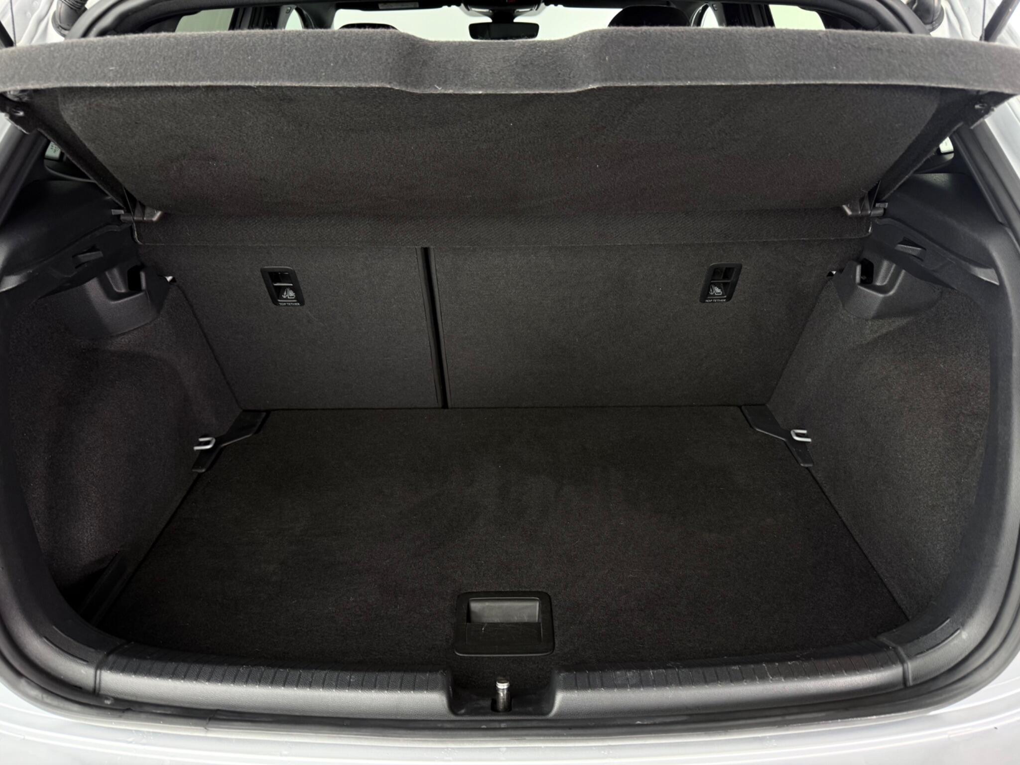 Volkswagen Polo view 10