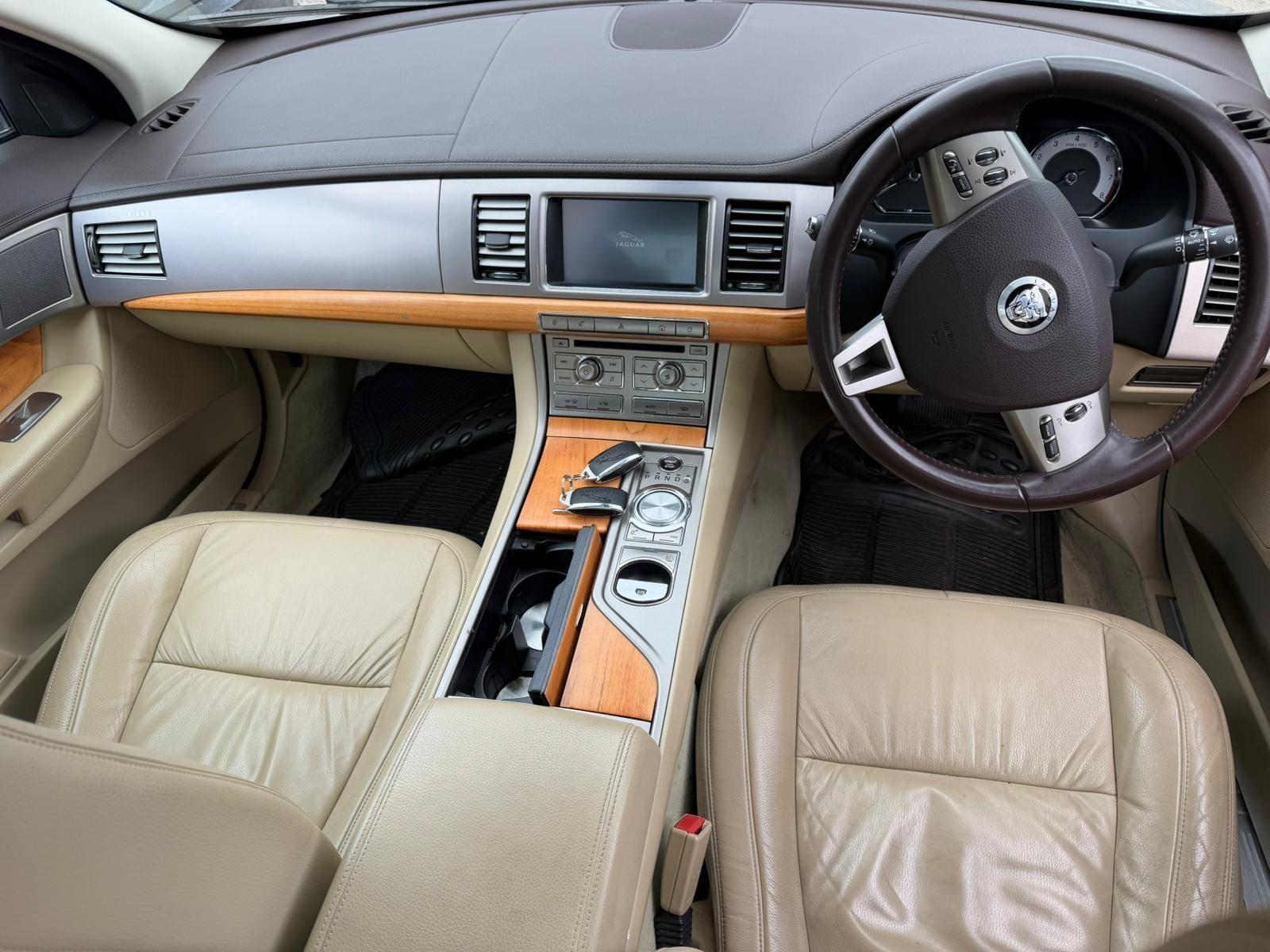 Jaguar XF view 6