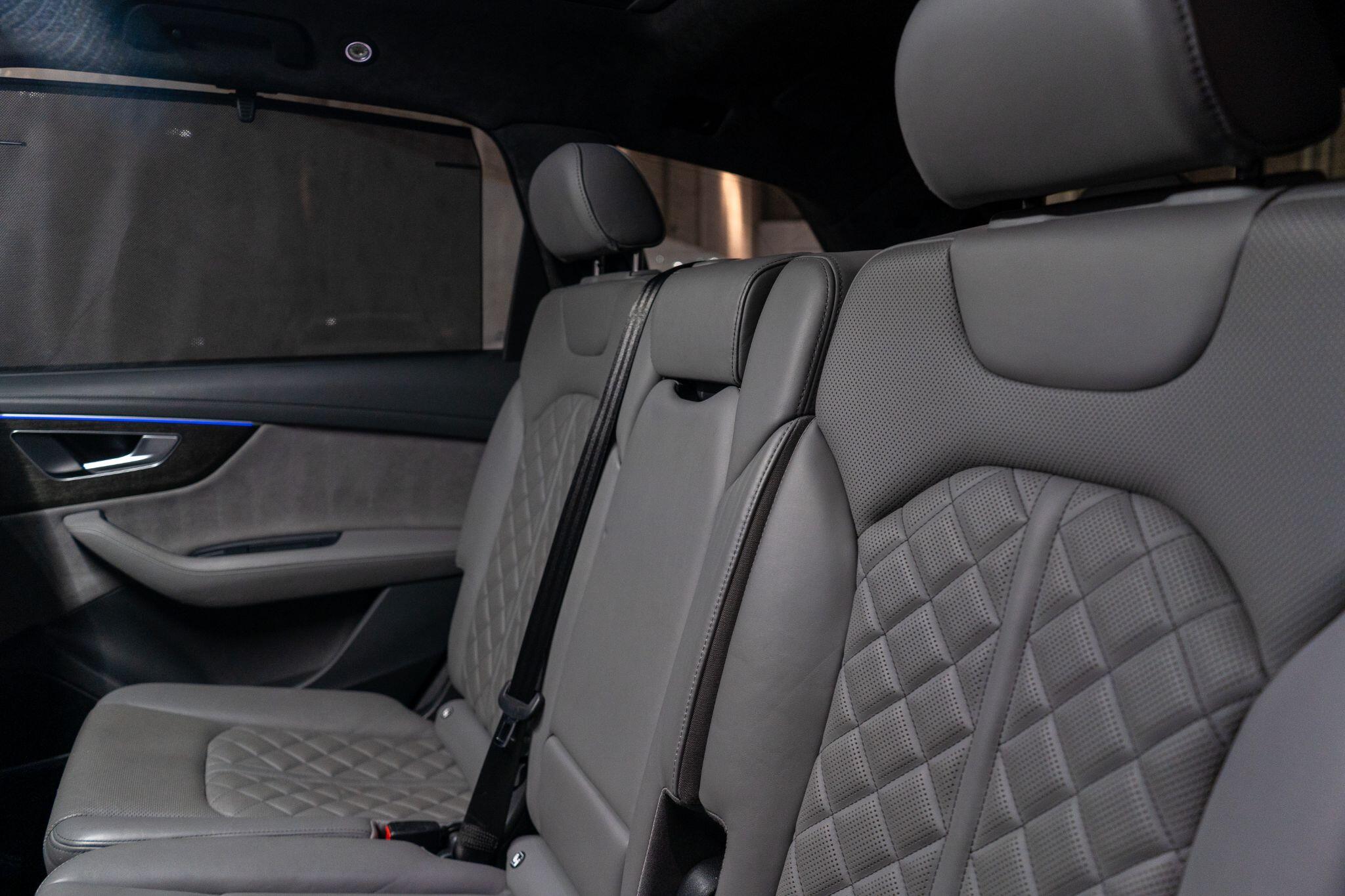 Audi Q7 view 40