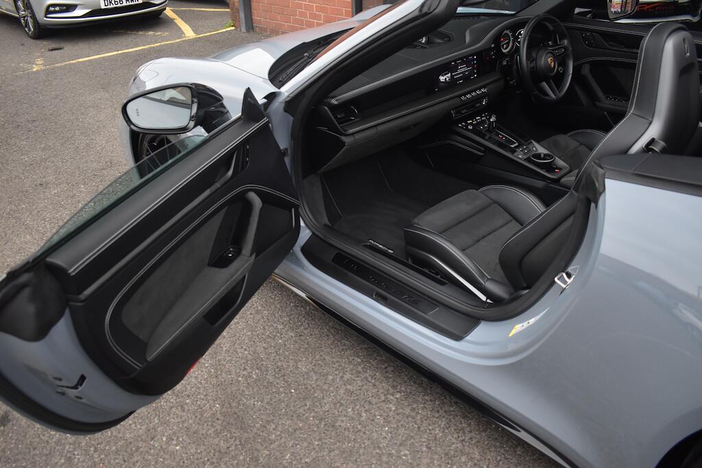 Porsche 911 view 50