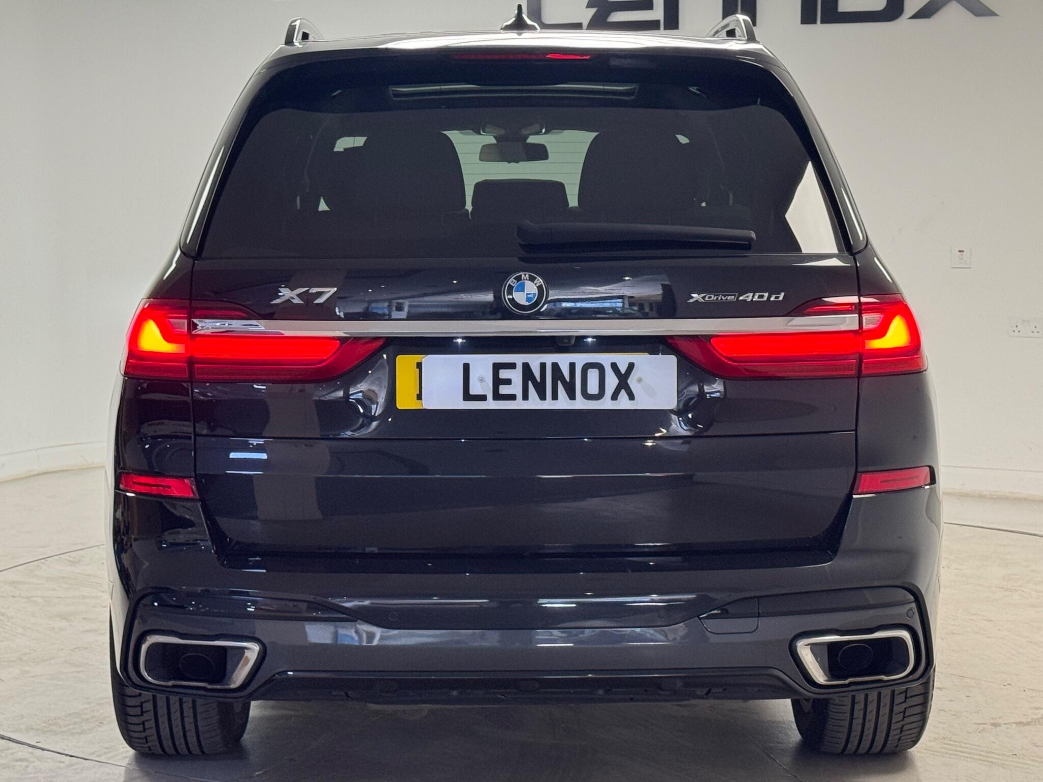 BMW X7 view 5