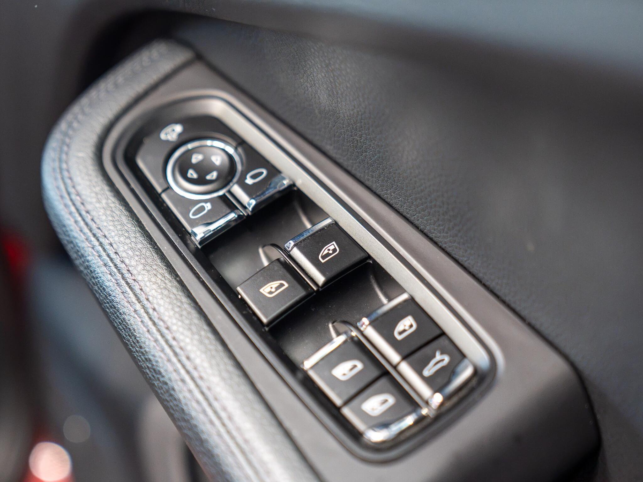 Porsche Macan view 11