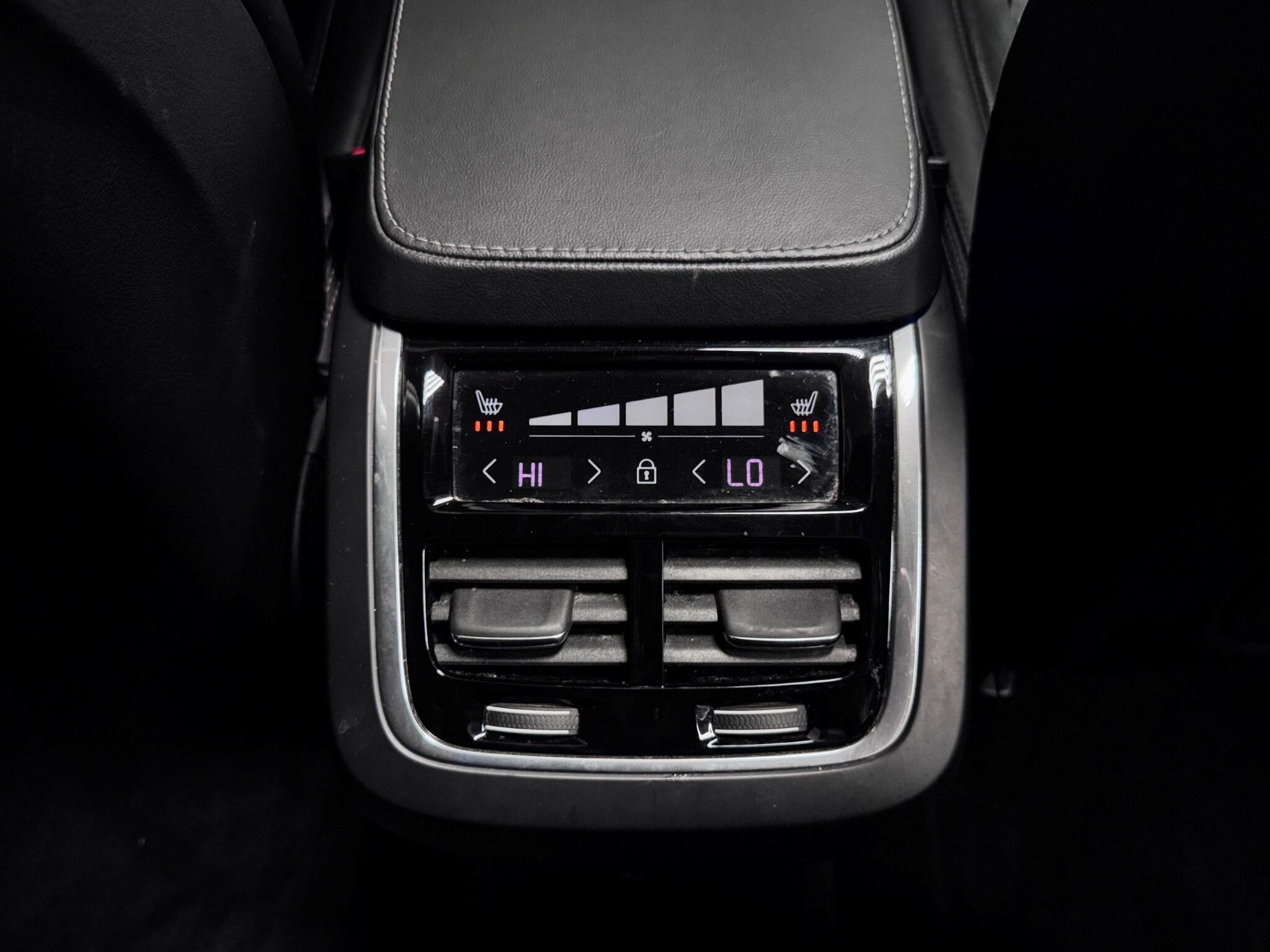 Volvo XC90 view 23