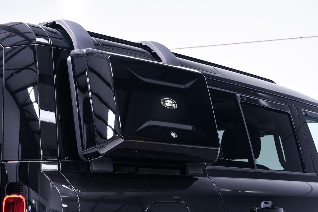 Land Rover Defender view 10