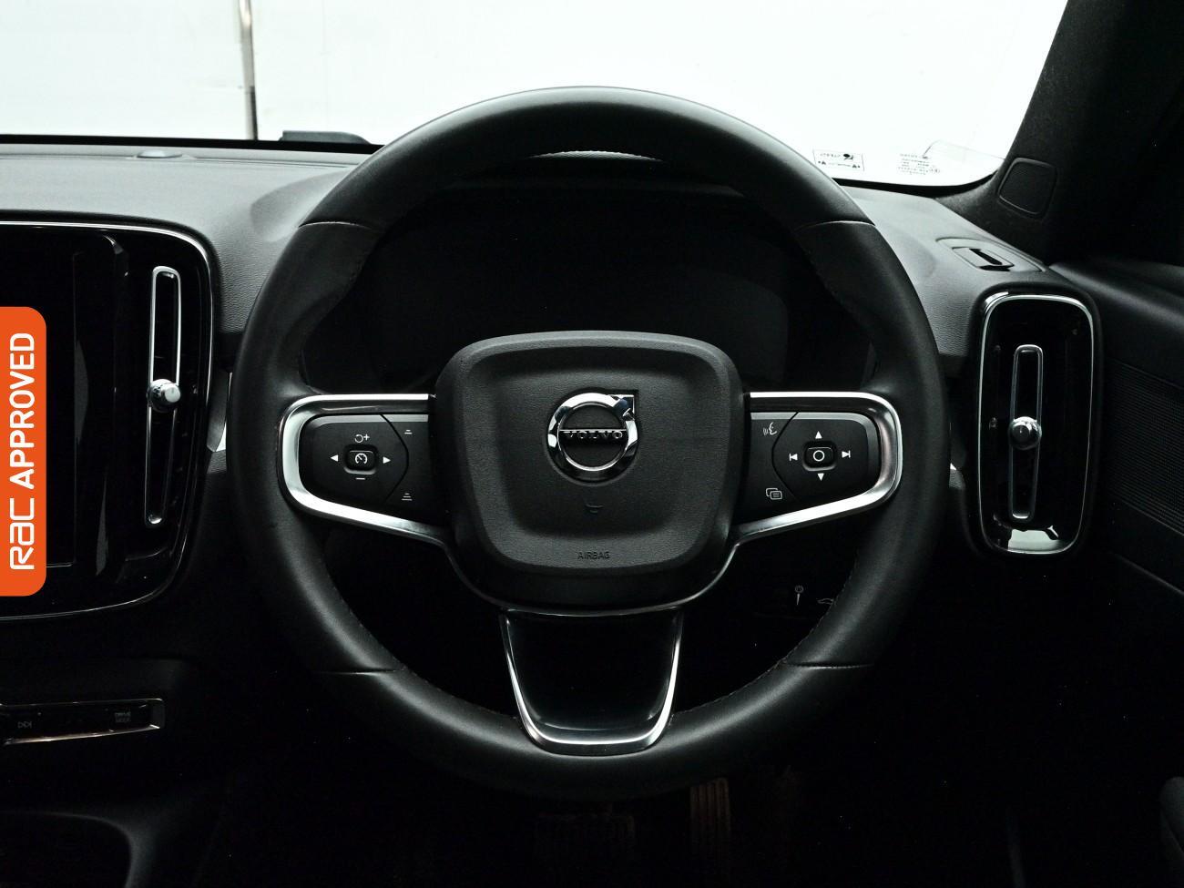 Volvo XC40 view 10