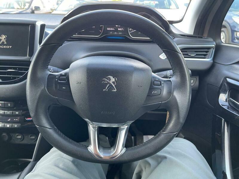 2013 Peugeot 208 image 40