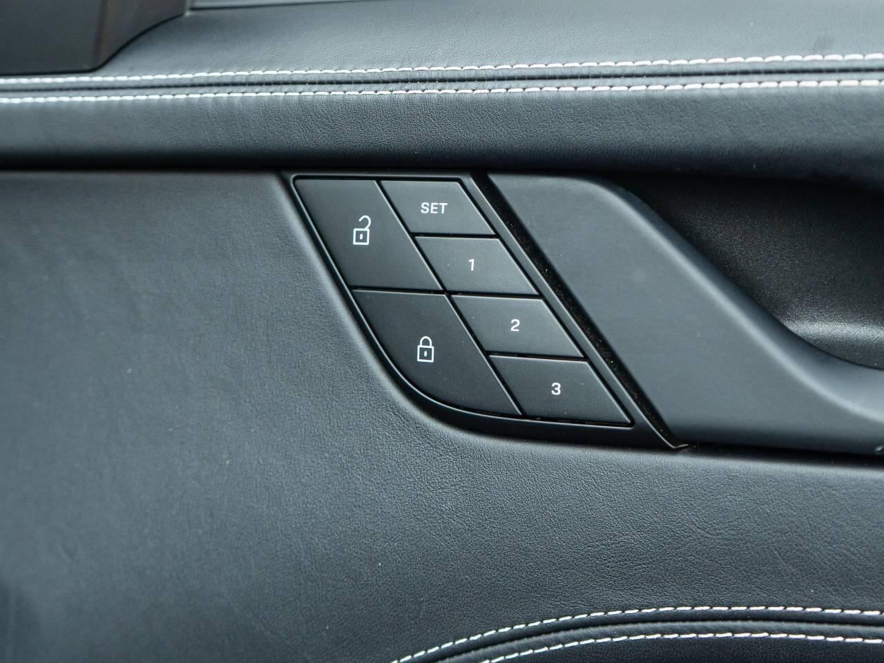 Porsche 911 view 23