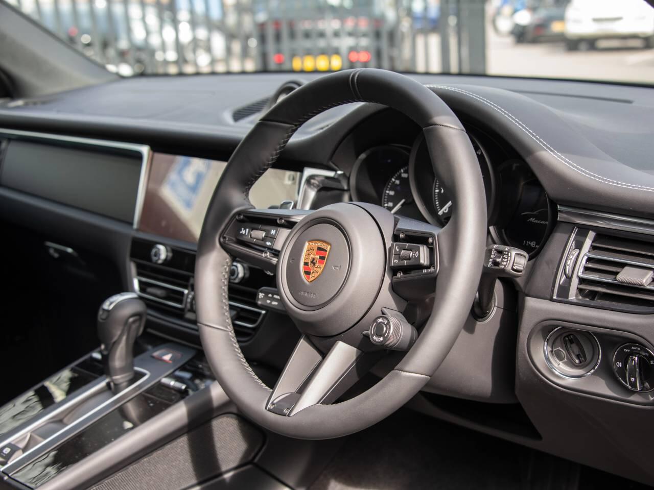 Porsche Macan view 26