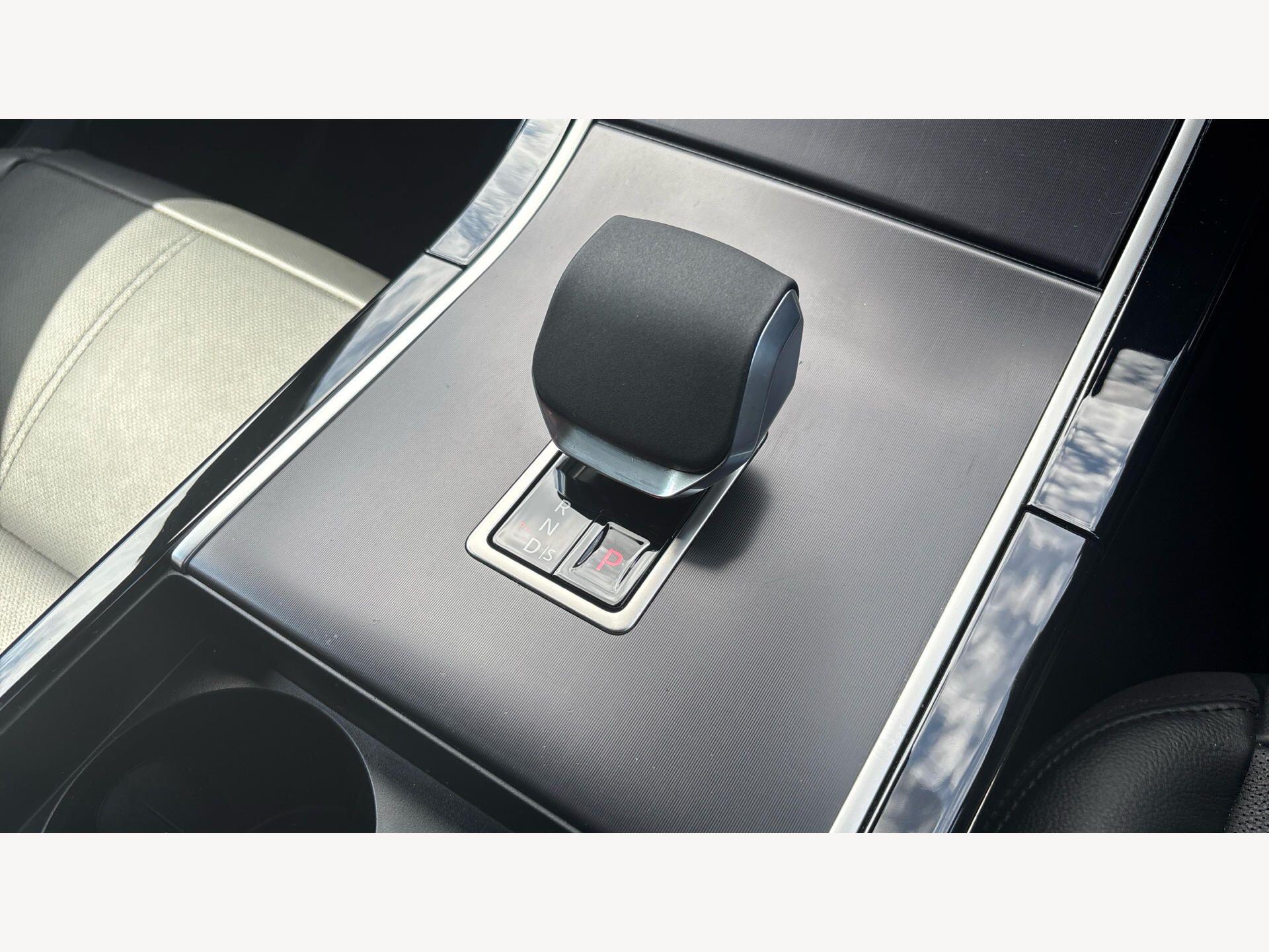Land Rover Range Rover Velar view 16