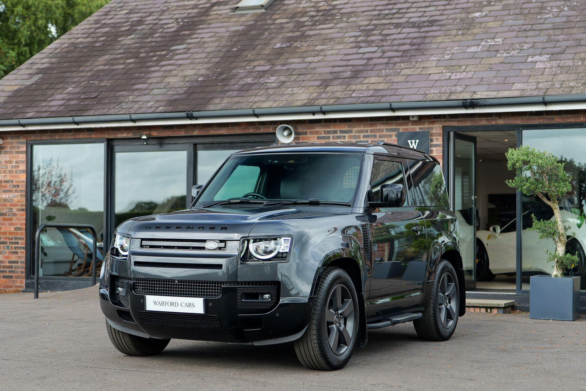 Land Rover Defender 90 view 3