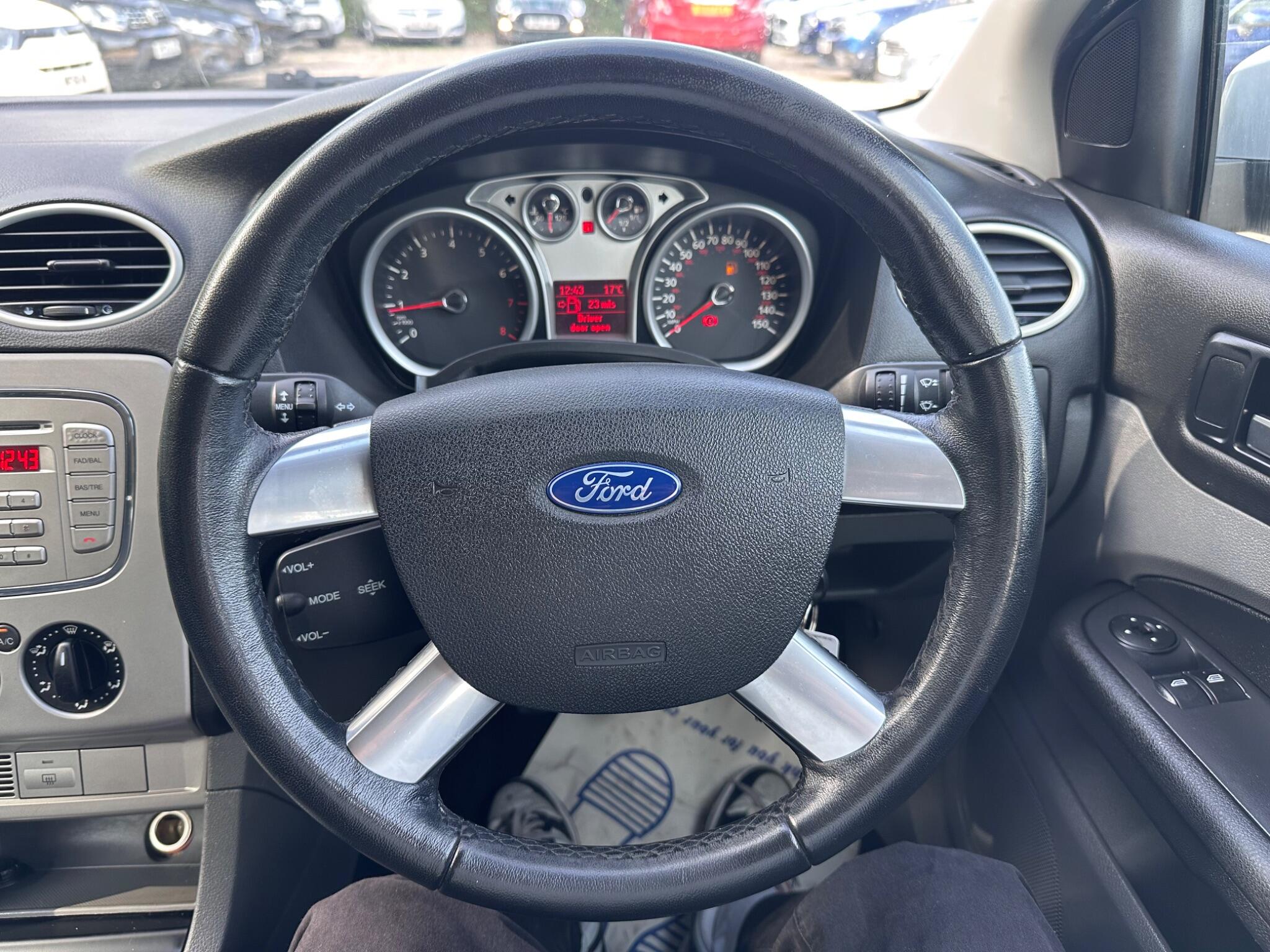 Ford Focus view 27