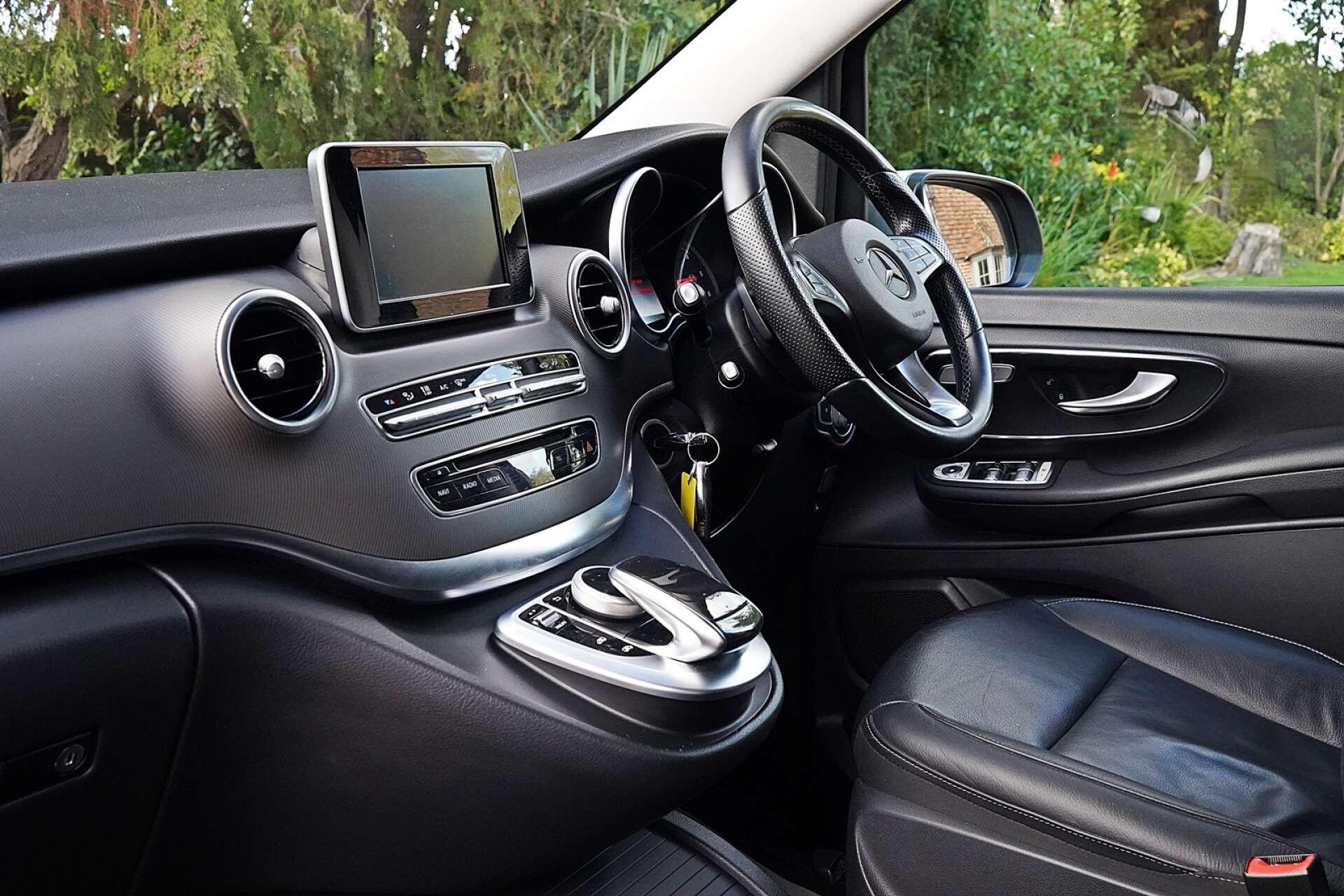 Mercedes-Benz V-Class view 15
