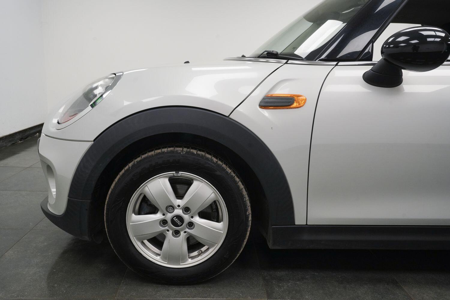 Mini Cooper view 6