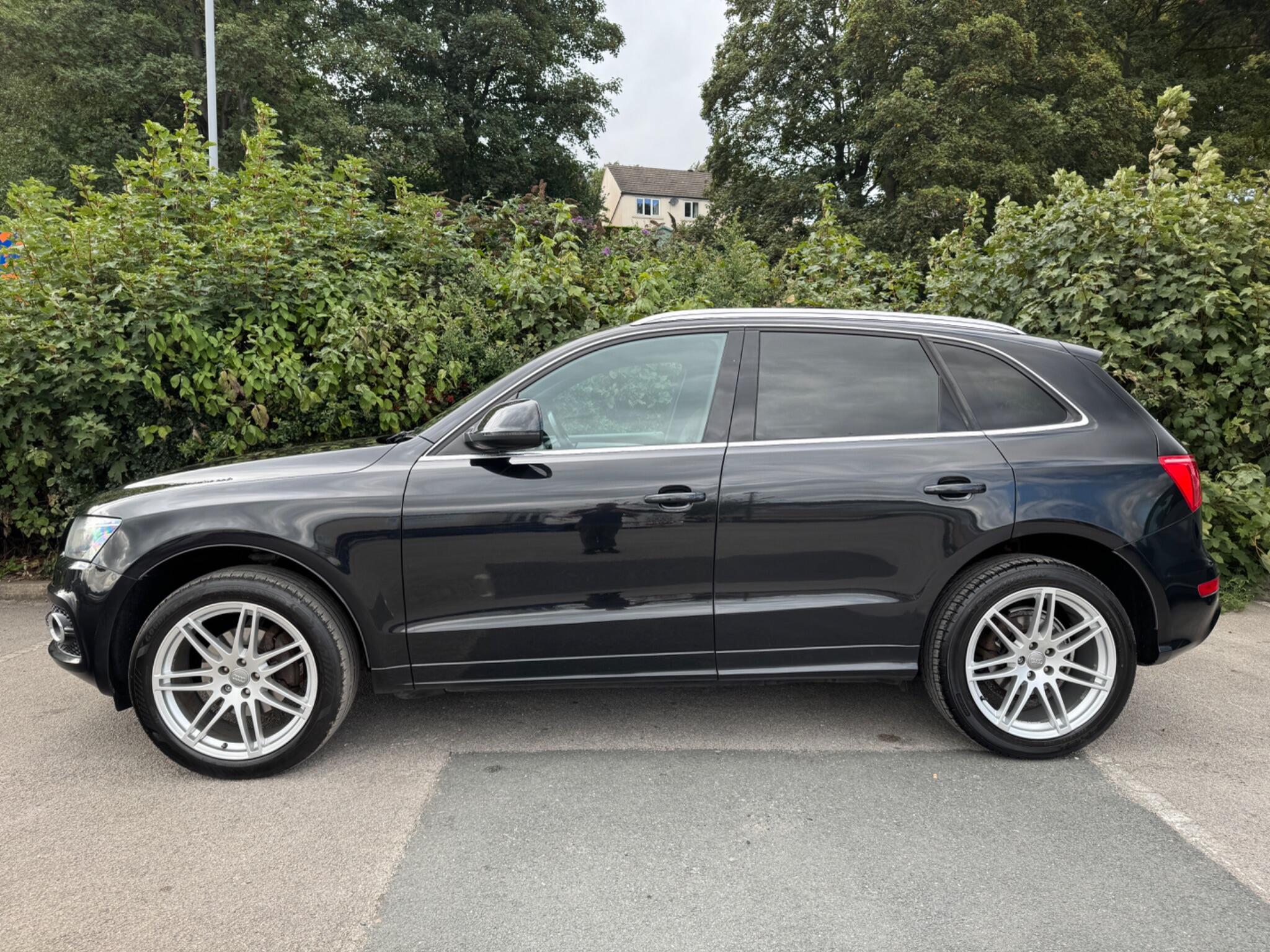 Audi Q5 view 8