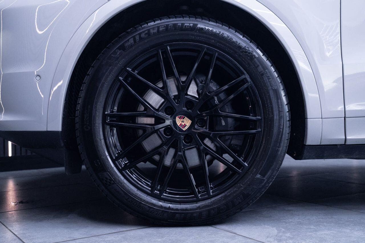 Porsche Cayenne view 8