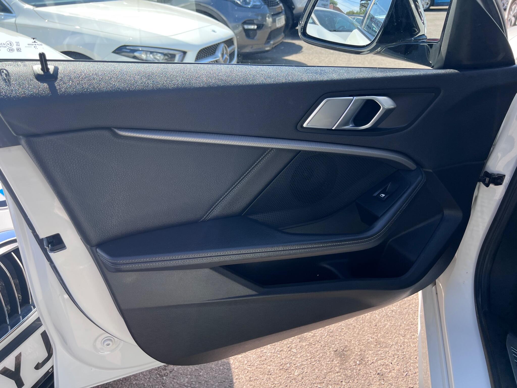 BMW 1 Series view 33