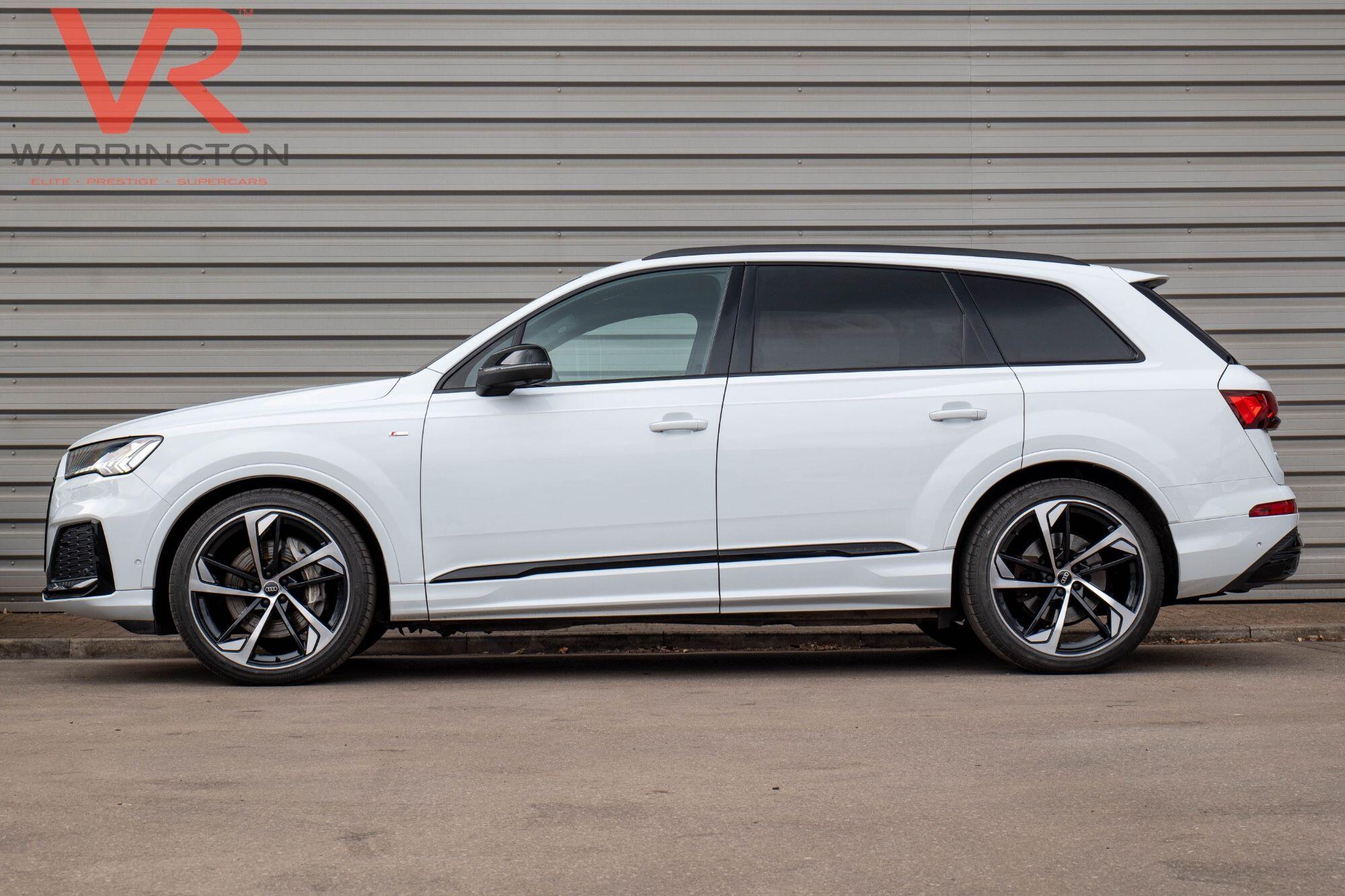 Audi Q7 view 7