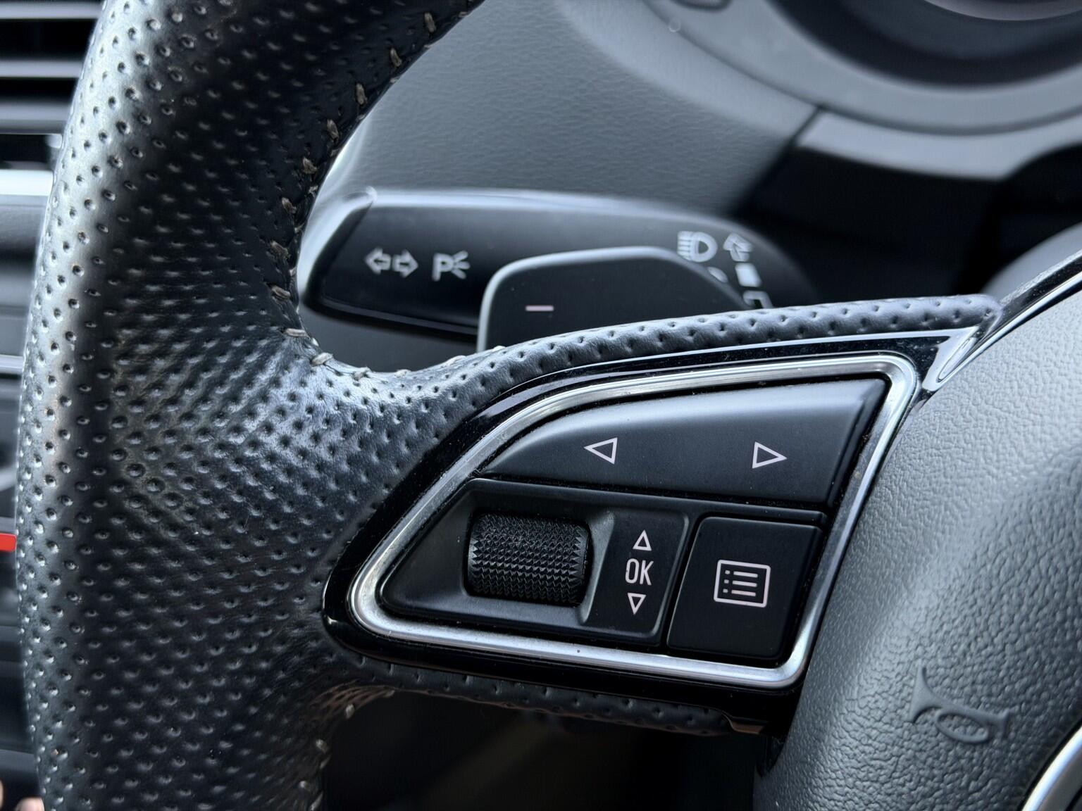 Audi Q3 view 28