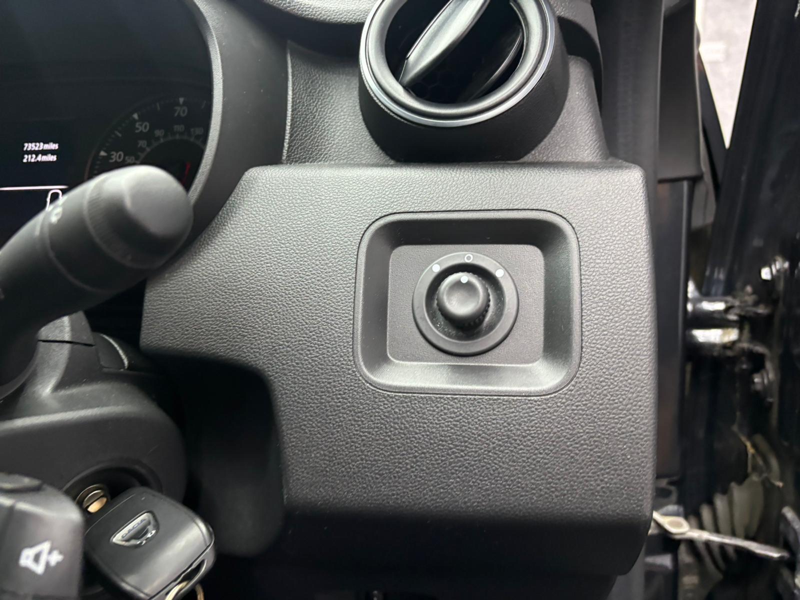 Dacia Duster view 12