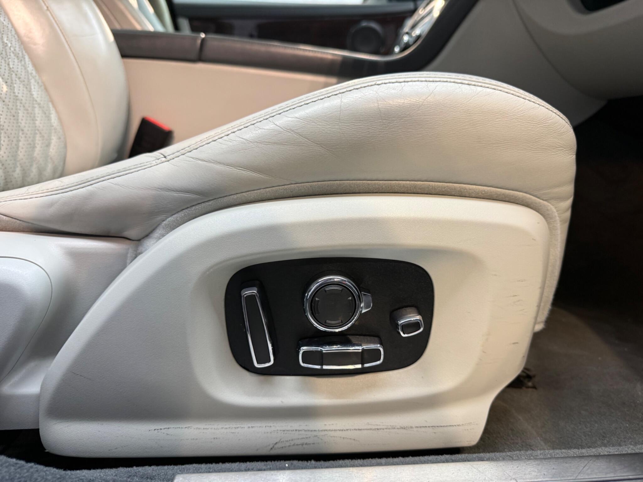 Jaguar XJ view 28