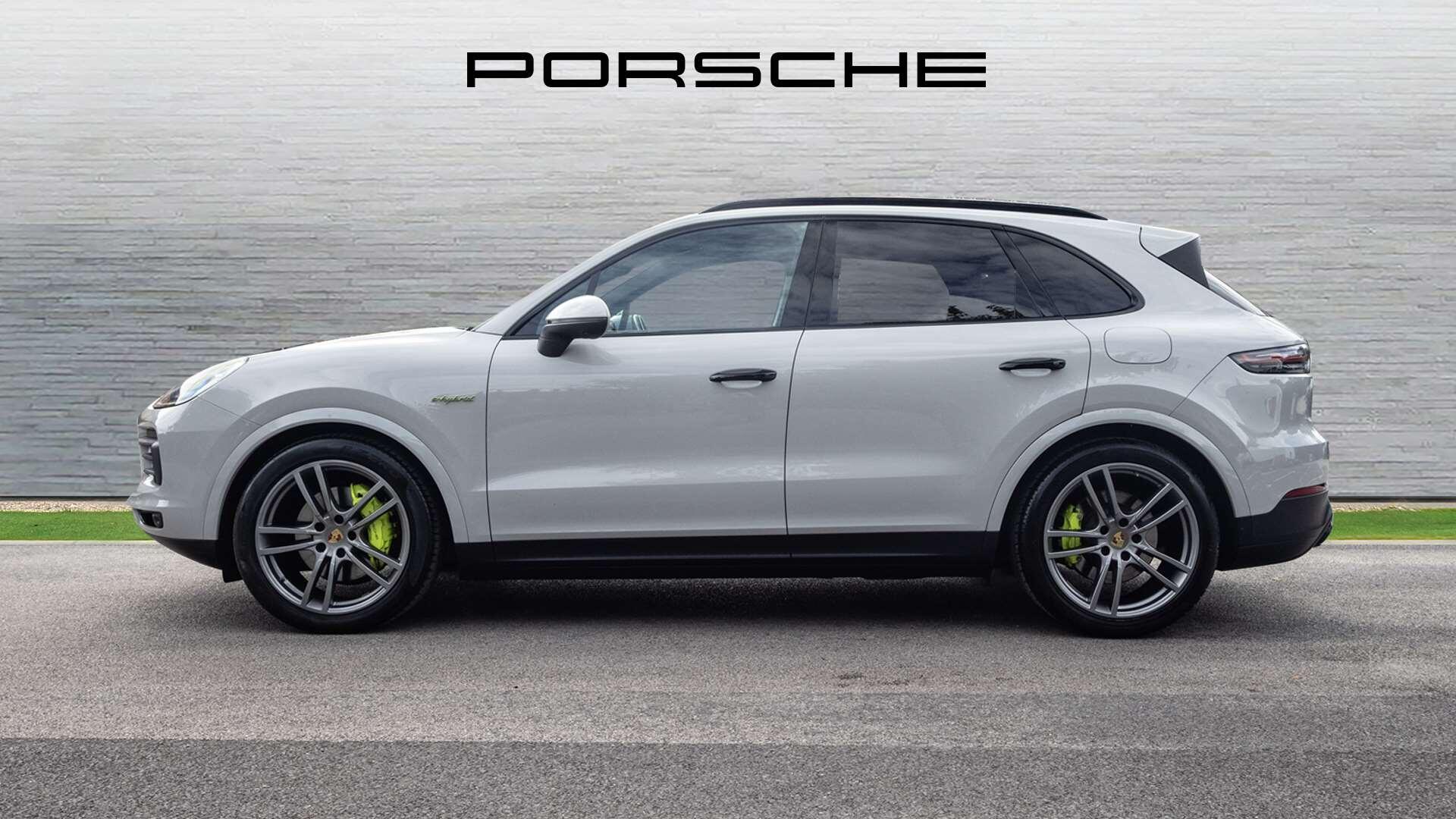 Porsche Cayenne view 8