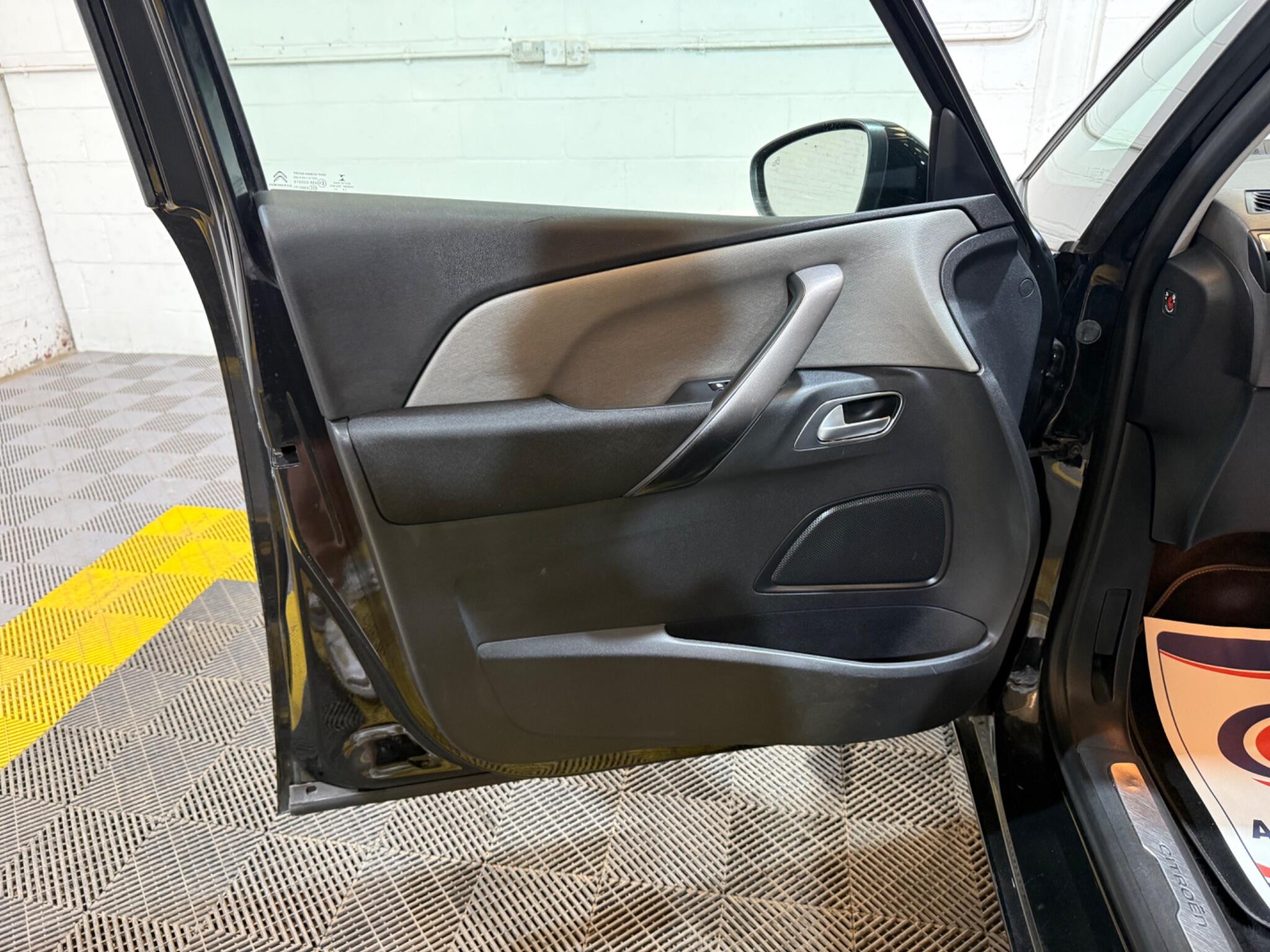 Citroen Grand C4 Picasso view 43