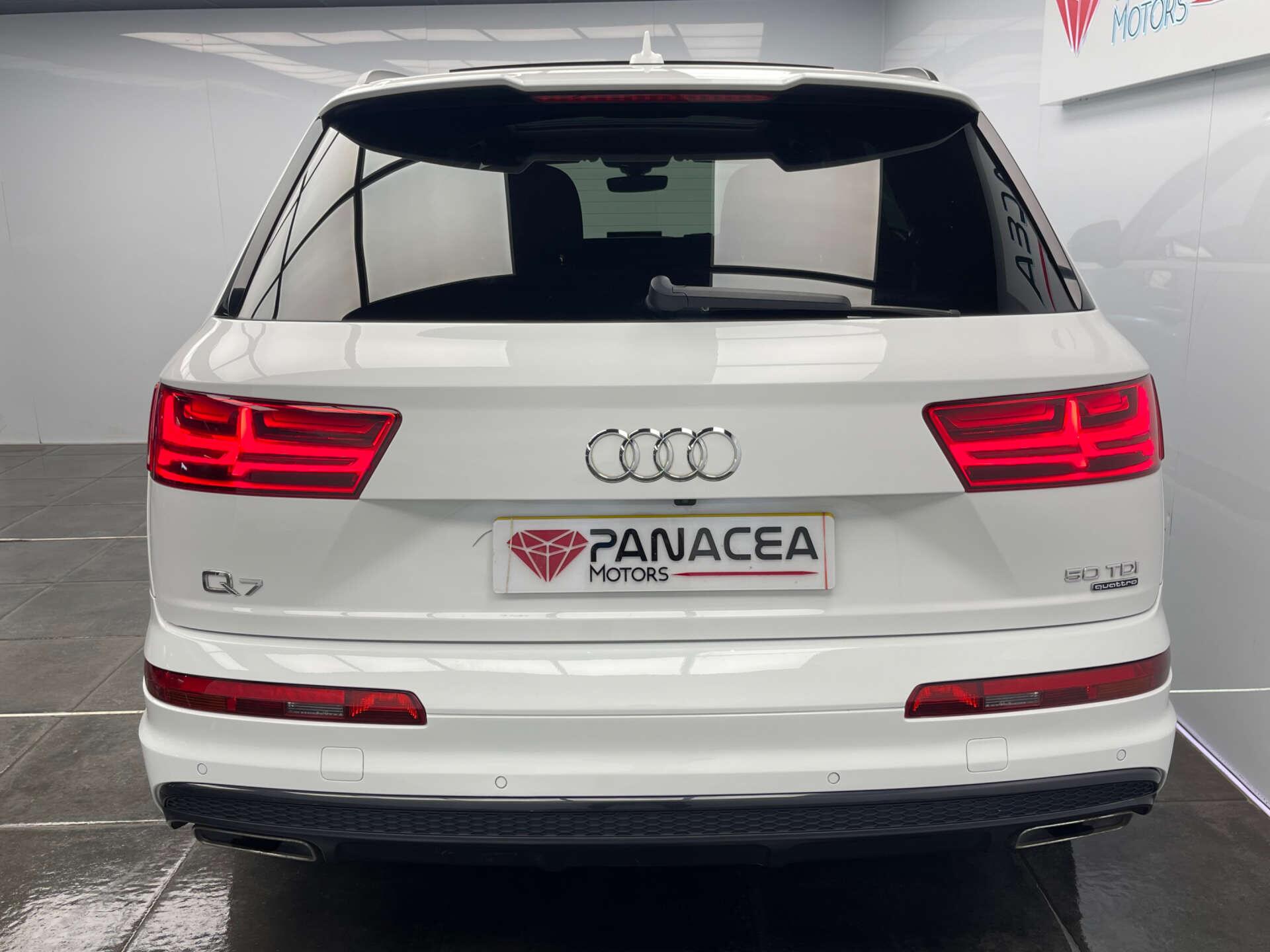 Audi Q7 view 17