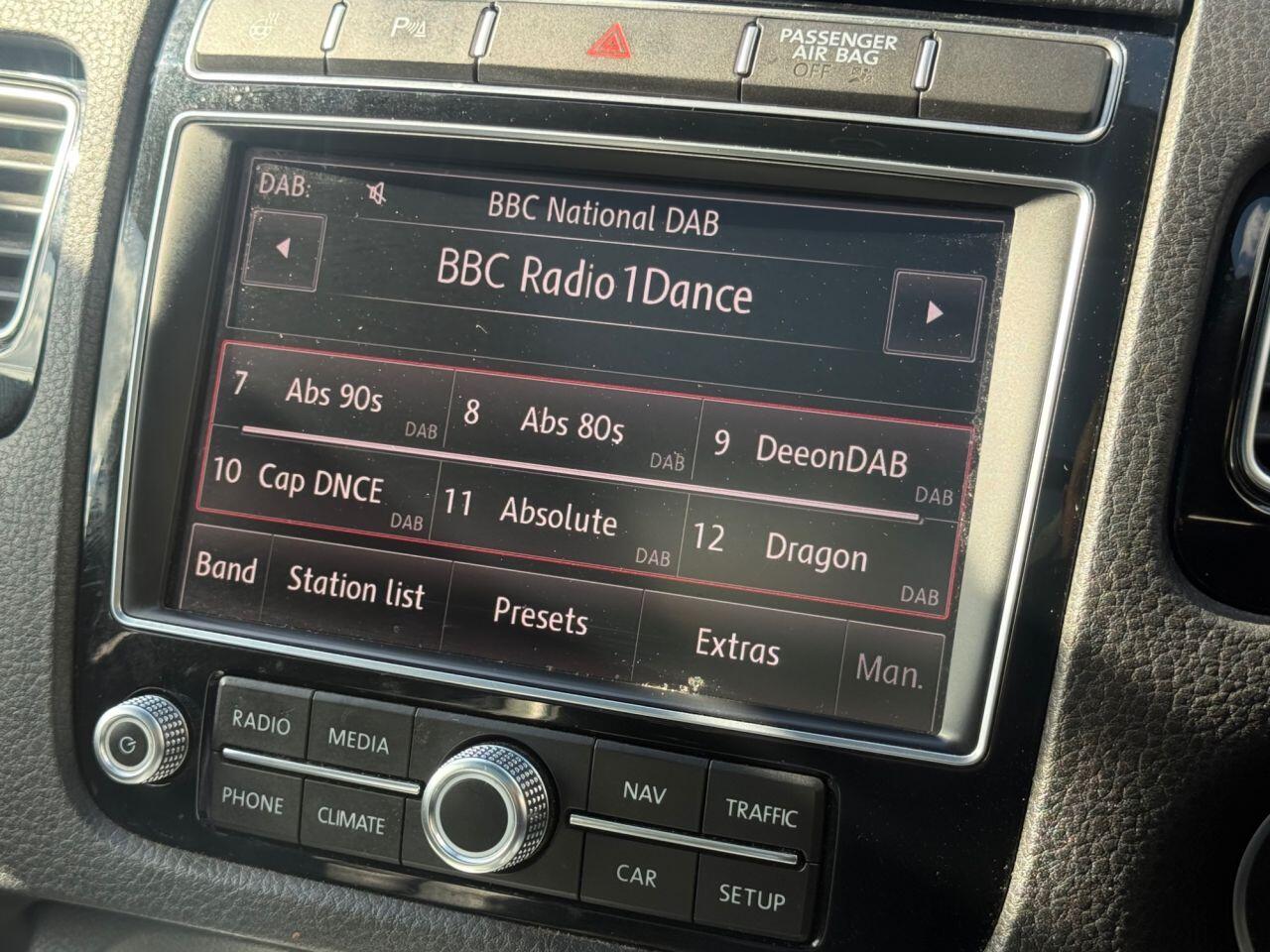 Volkswagen Touareg view 11