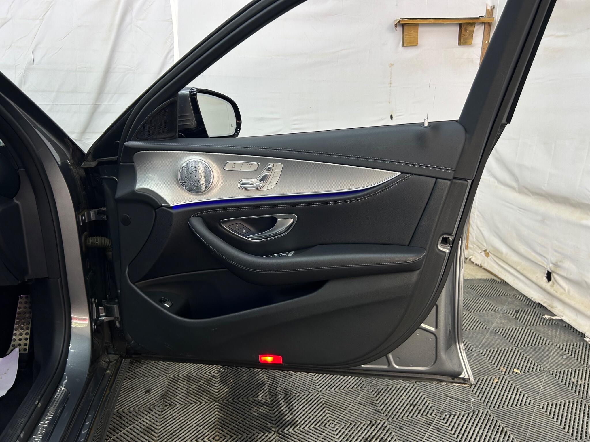Mercedes-Benz E-Class view 25