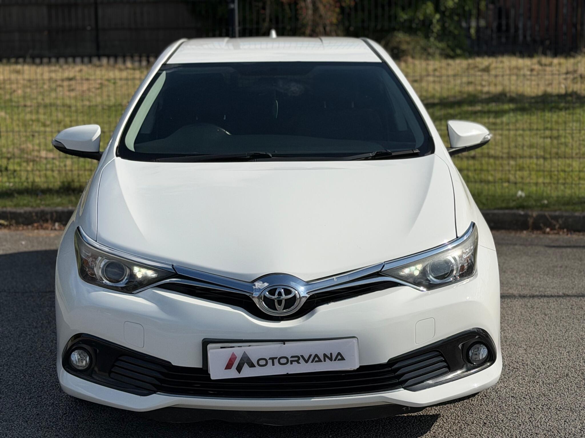 Toyota Auris view 2
