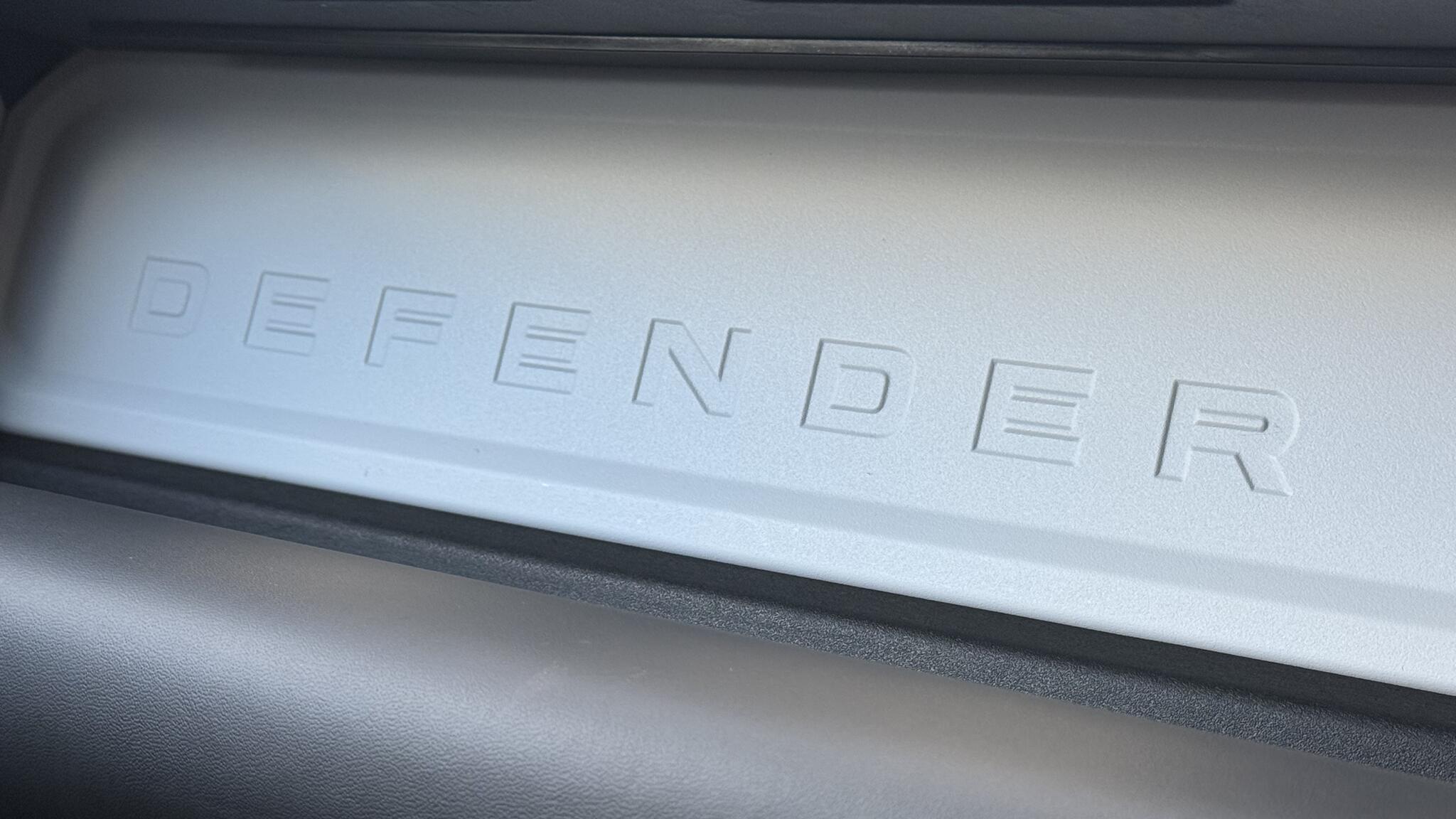 Land Rover Defender view 37