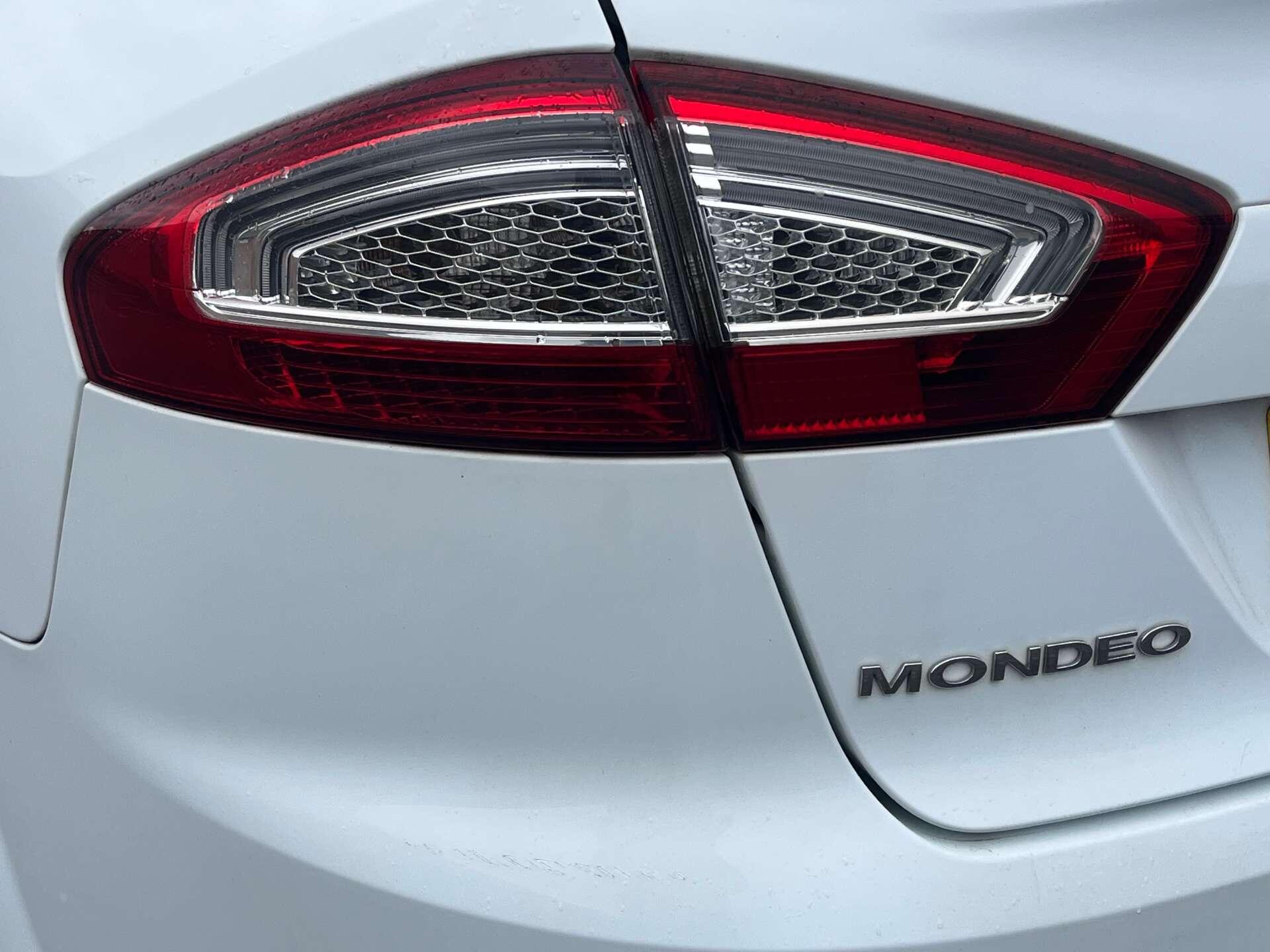Ford Mondeo view 18