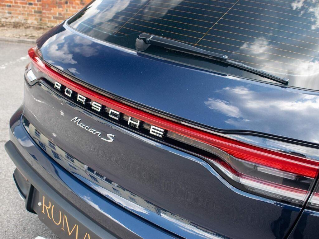 Porsche Macan view 16