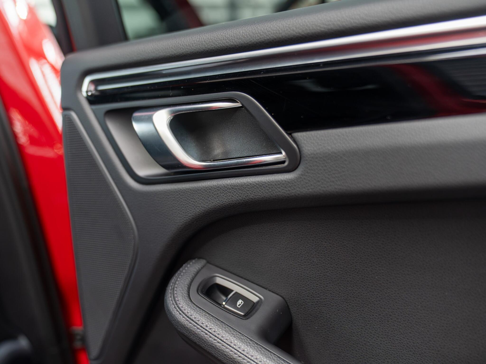 Porsche Macan view 14