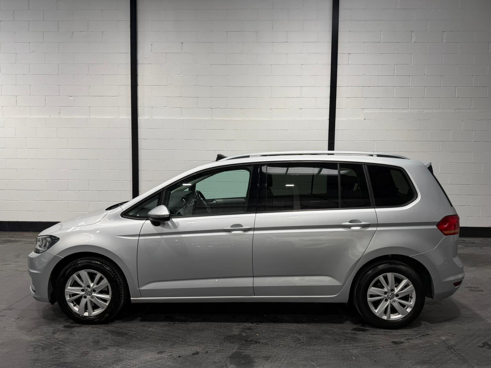 Volkswagen Touran view 9