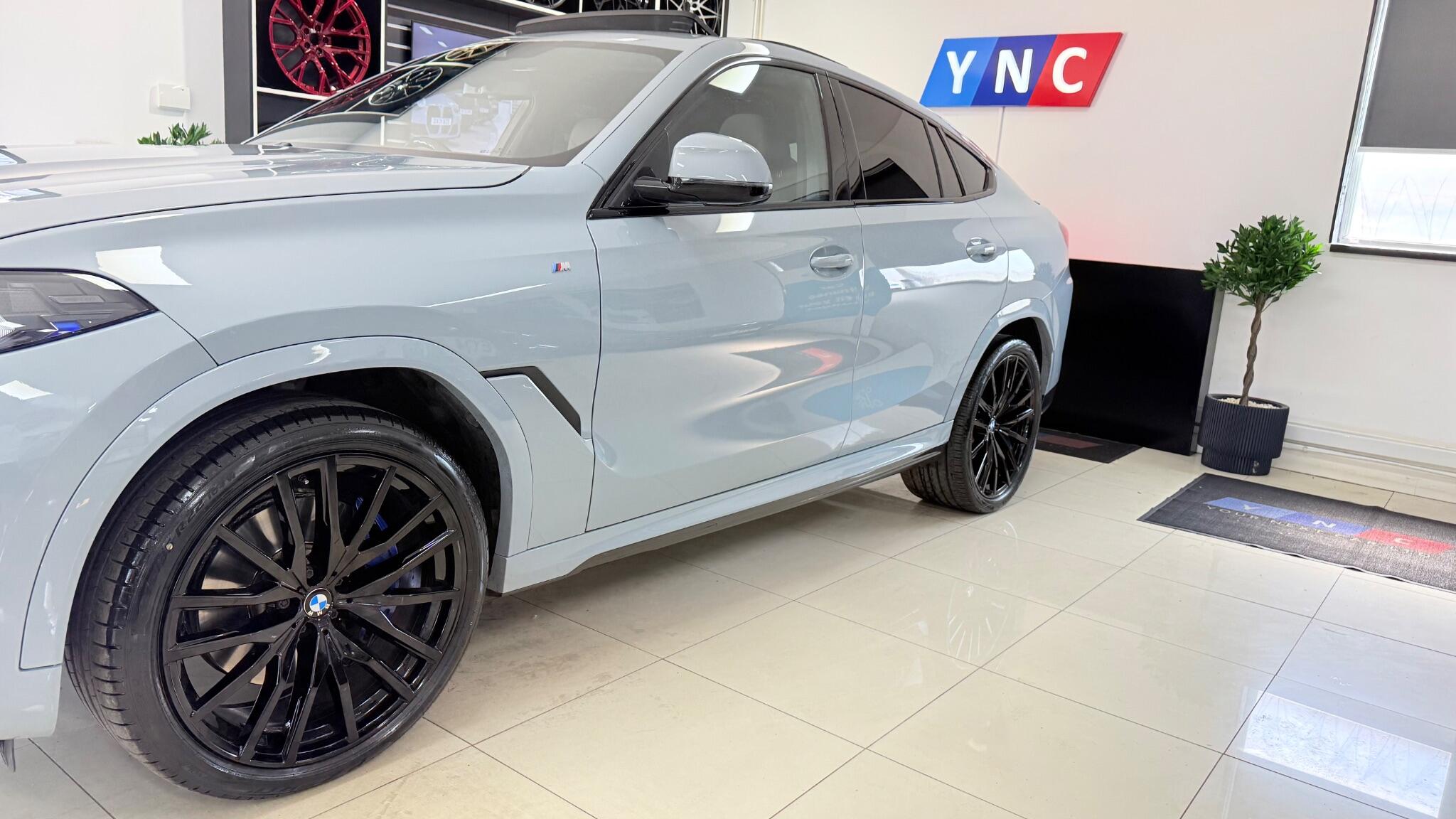 BMW X6 view 16