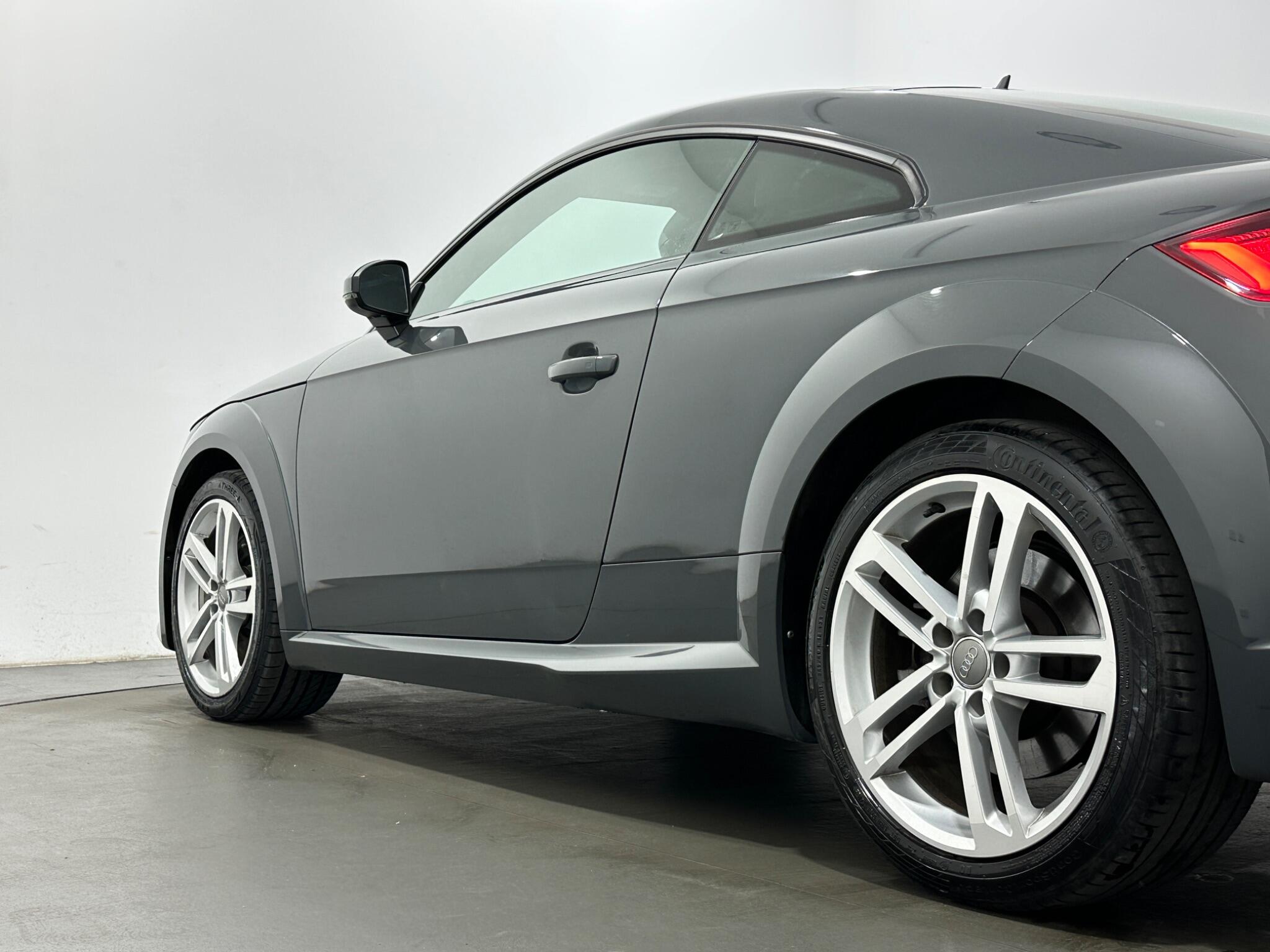 Audi TT view 44