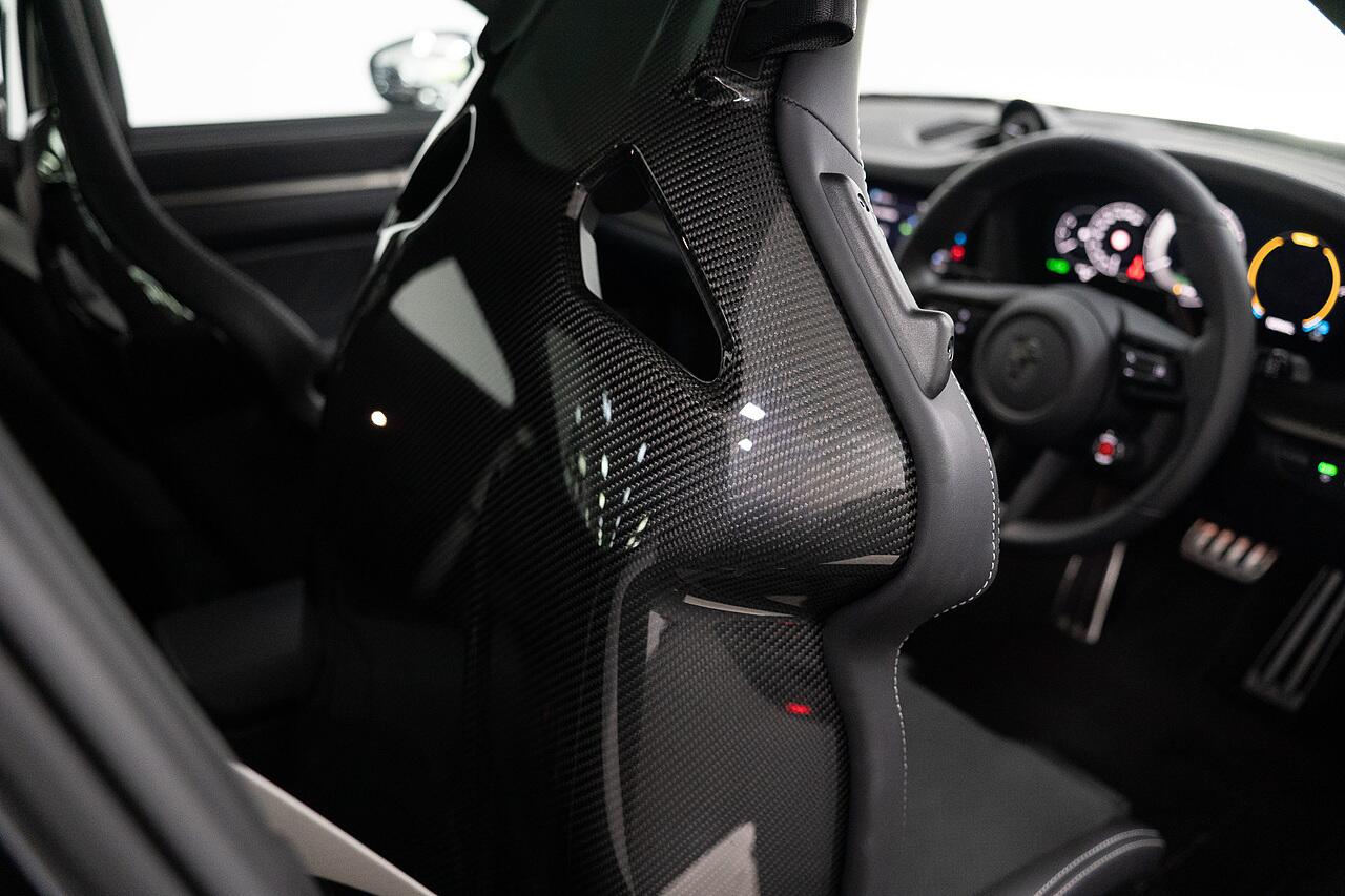 Porsche 911 view 5