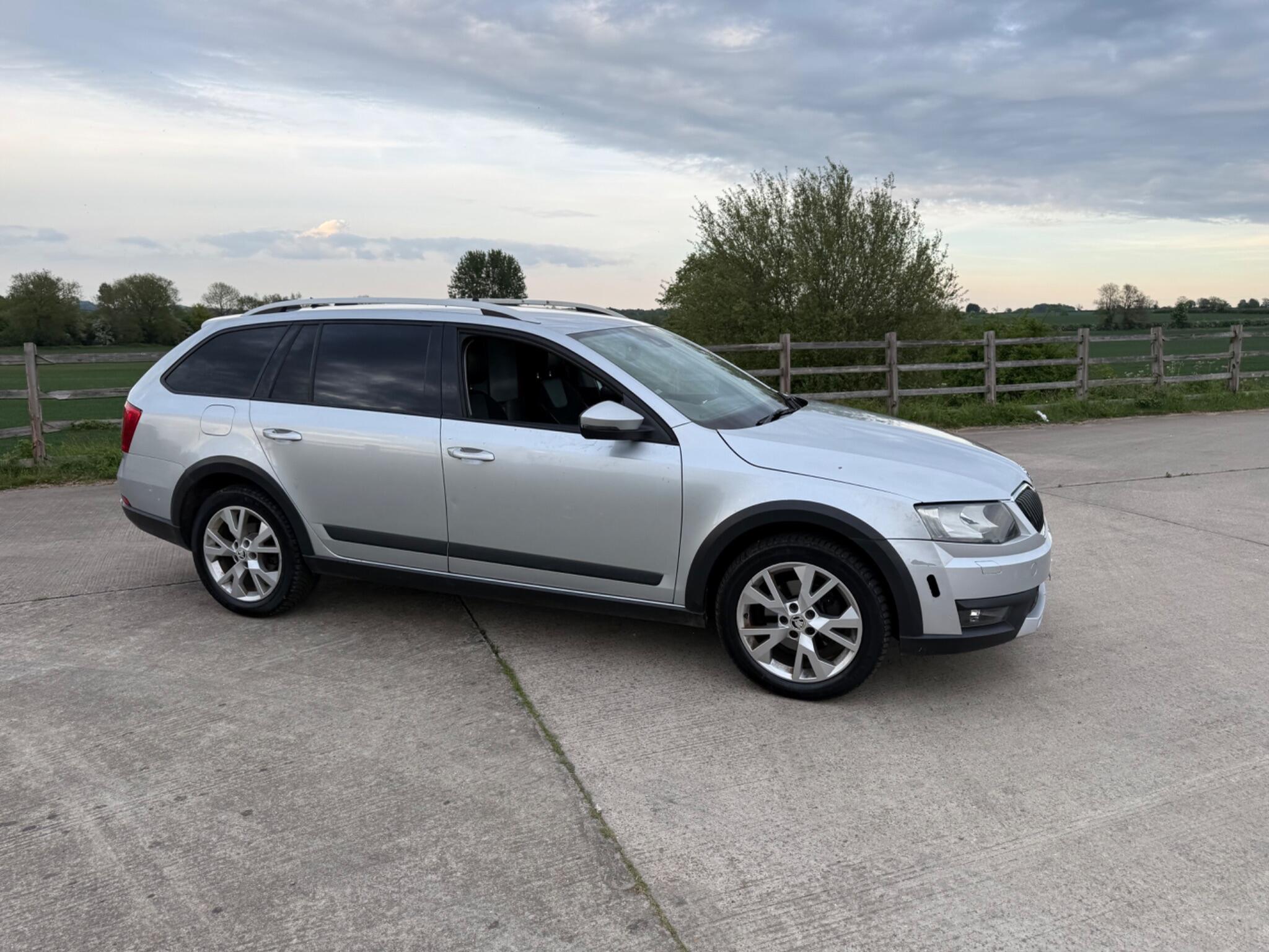Skoda Octavia 2.0 TDI Scout 4WD Euro 6 (s/s) 5dr — photo 11 of 50
