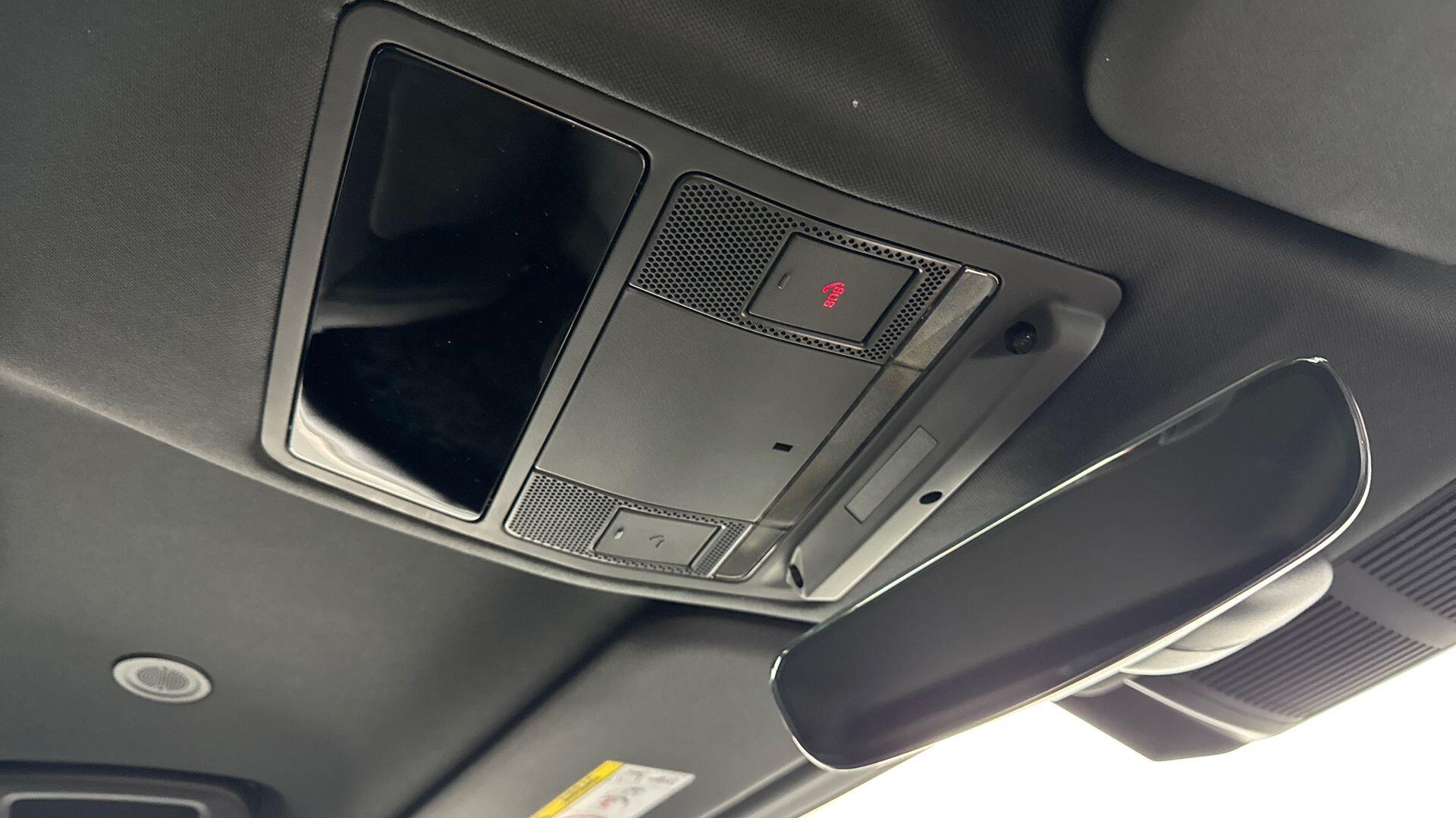 Land Rover Defender view 22